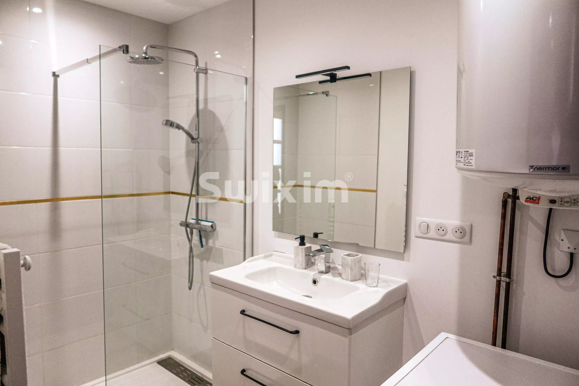 house 7 Rooms for sale on Louhans (71500)