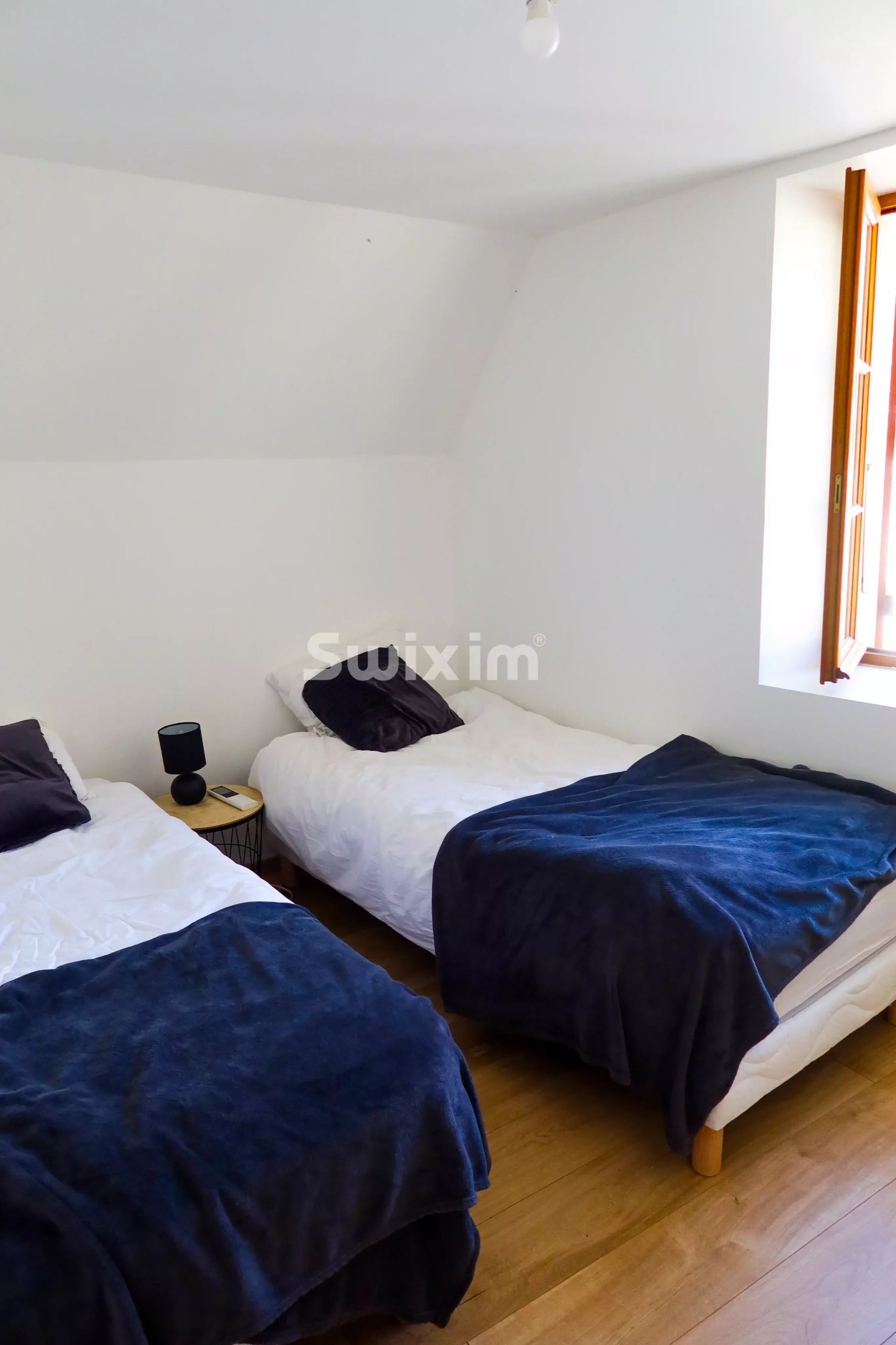 house 7 Rooms for sale on Louhans (71500)