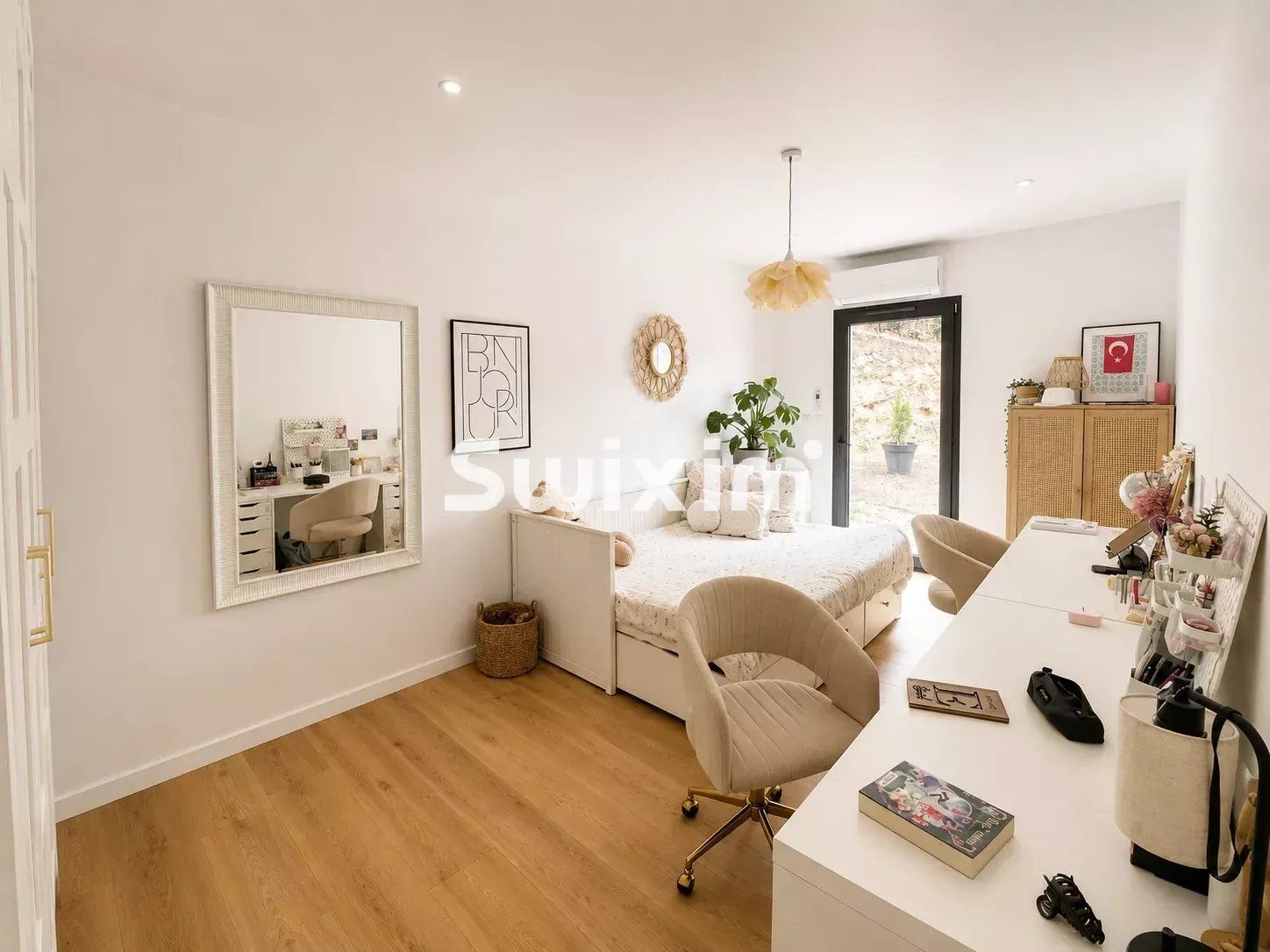 house 7 Rooms for sale on Lons-le-Saunier (39000)