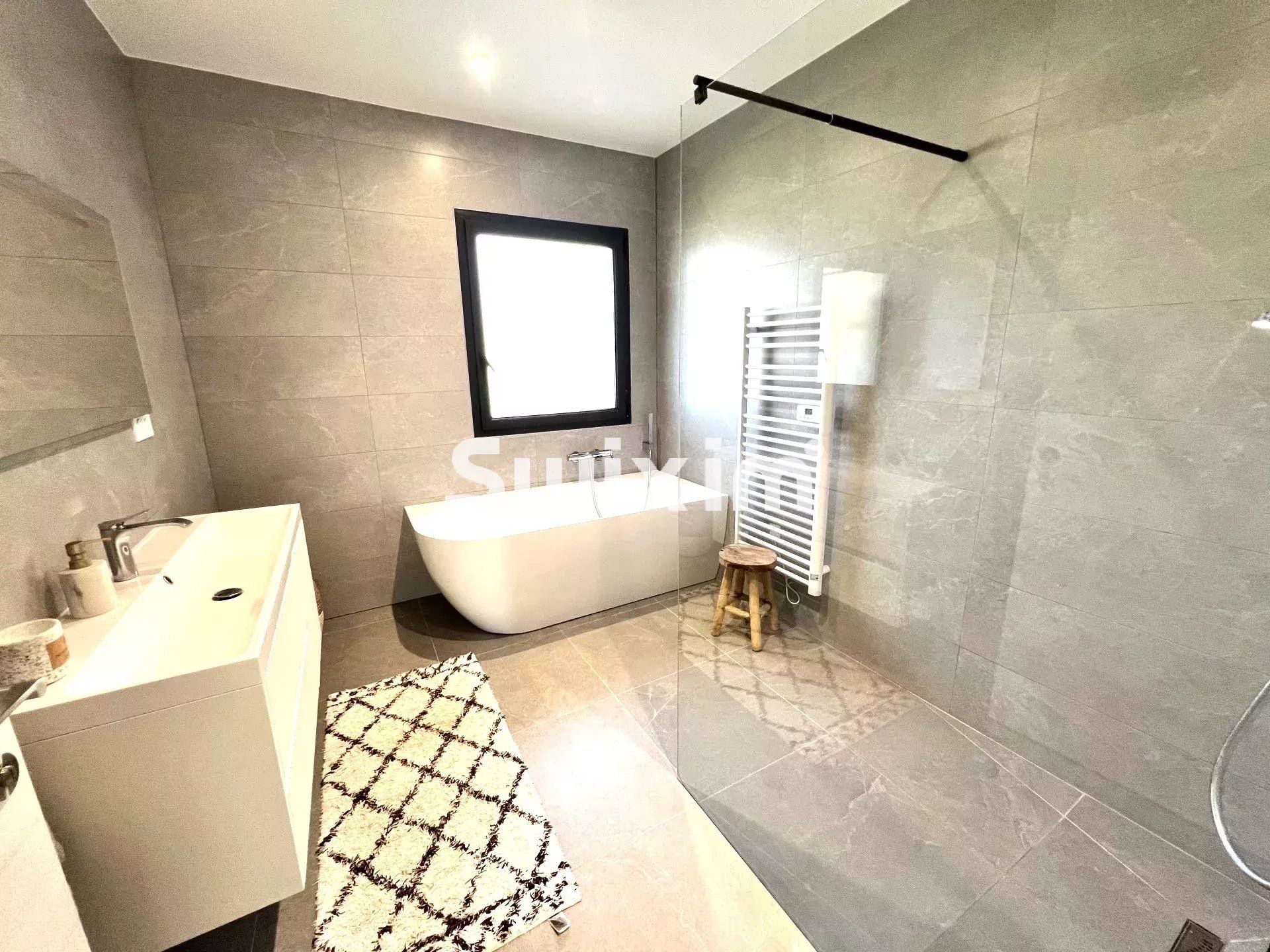 casa 7 Quartos para venda sobre Lons-le-Saunier (39000)