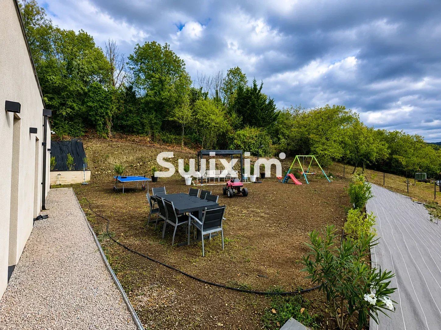 house 7 Rooms for sale on Lons-le-Saunier (39000)