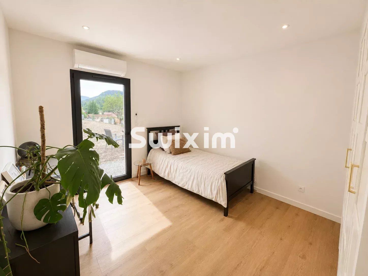 house 7 Rooms for sale on Lons-le-Saunier (39000)
