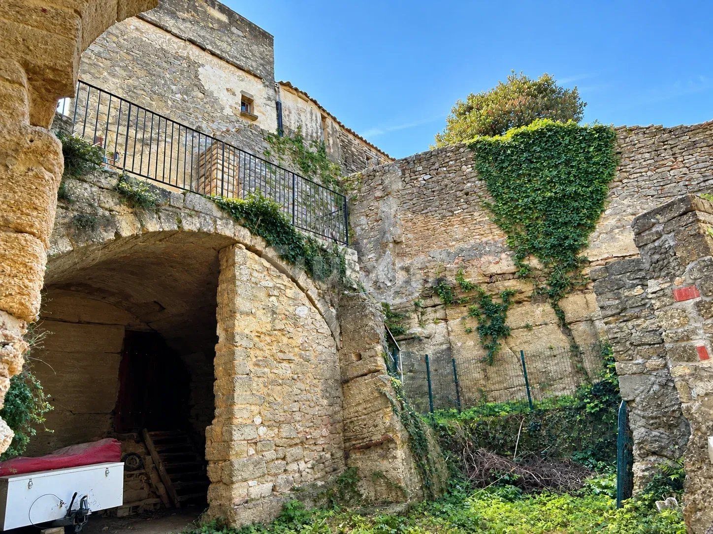 house 4 Rooms for sale on Saint-Siffret (30700)