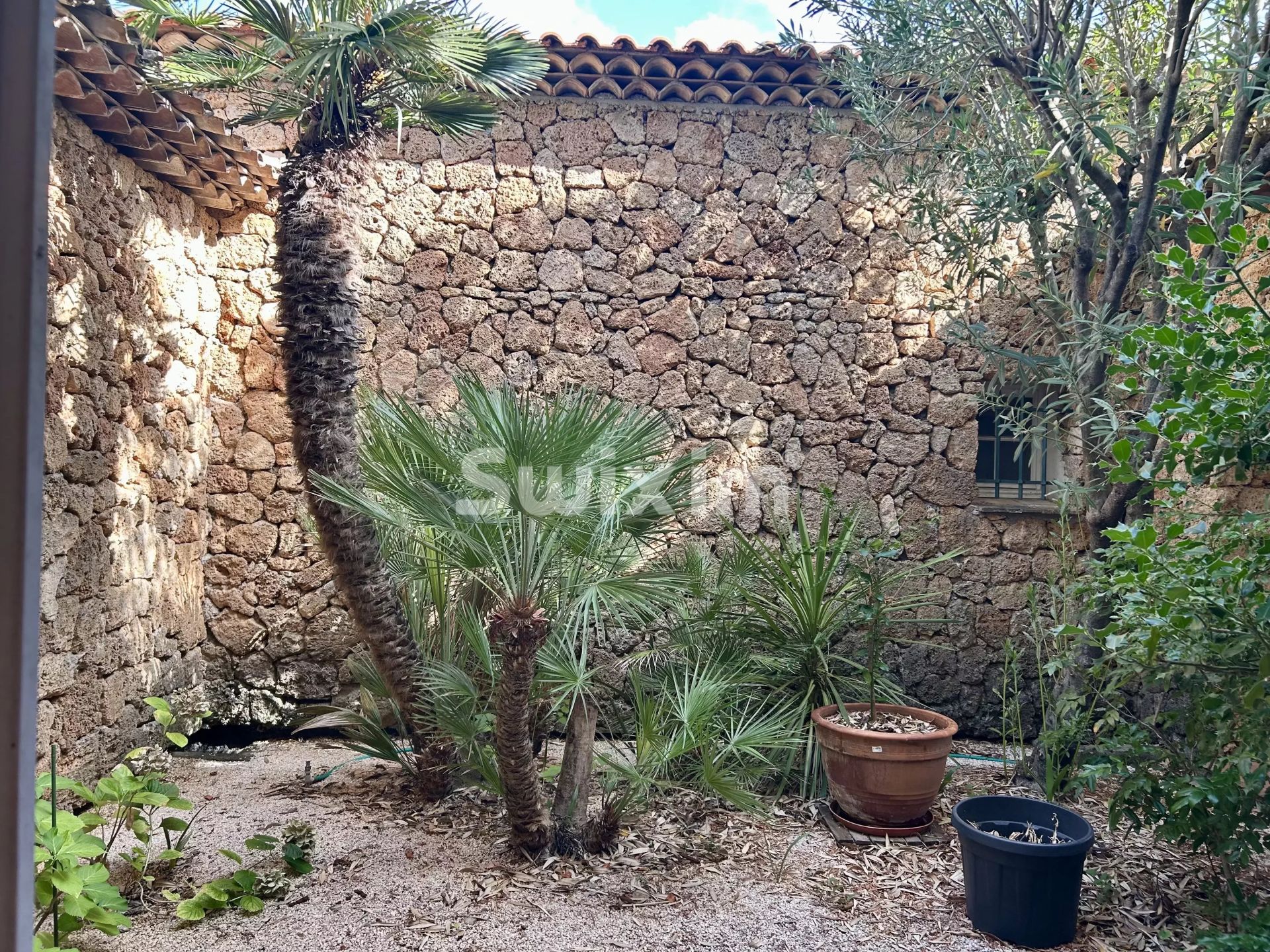 bastida 15 Salas en venta en La Motte (83920)