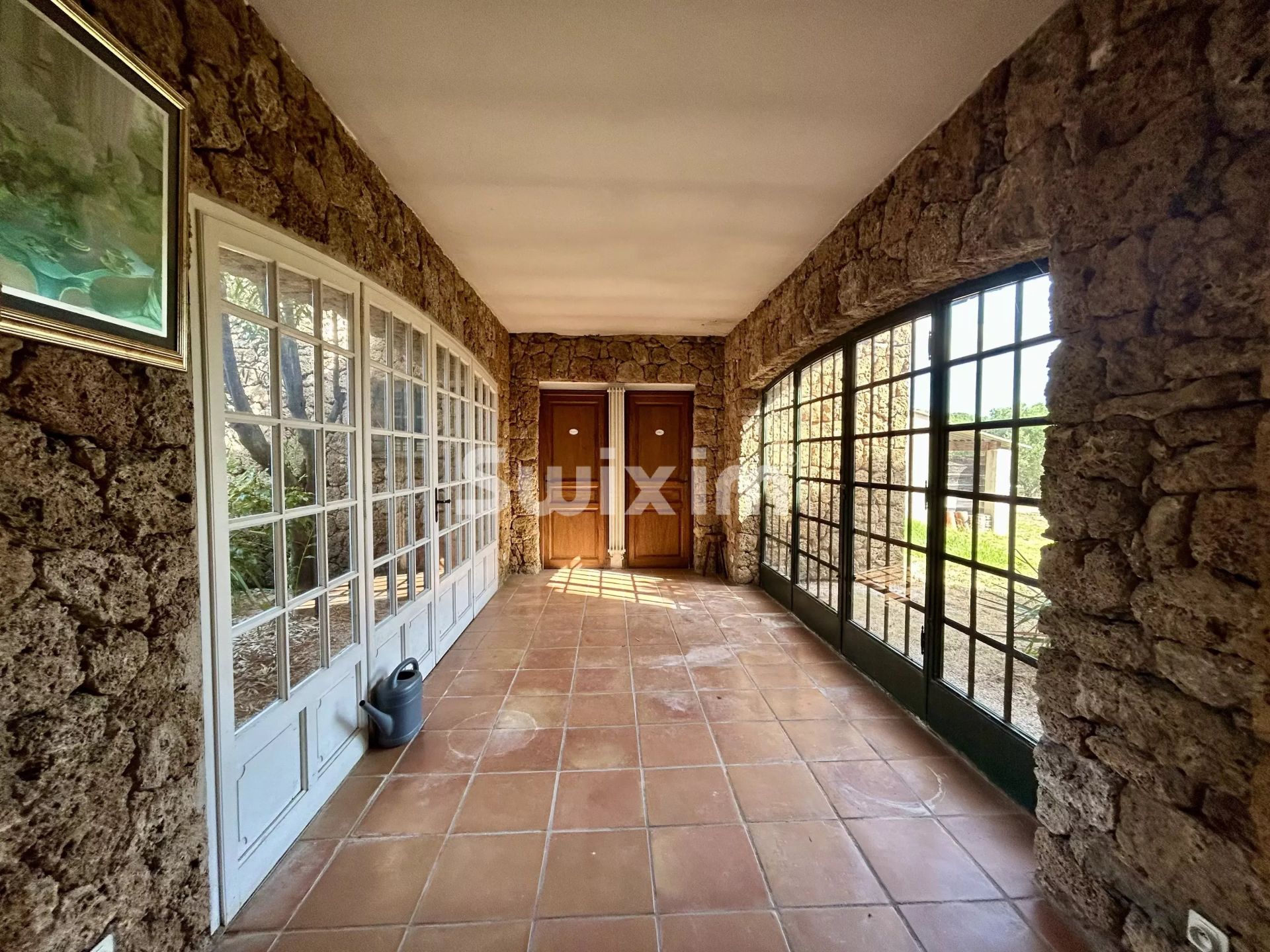 bastida 15 Salas en venta en La Motte (83920)