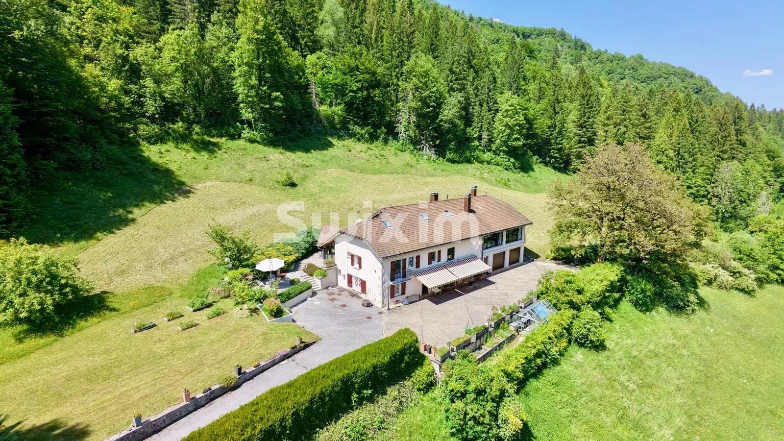 casa 11 Camere in vendita su Saint-Claude (39200)