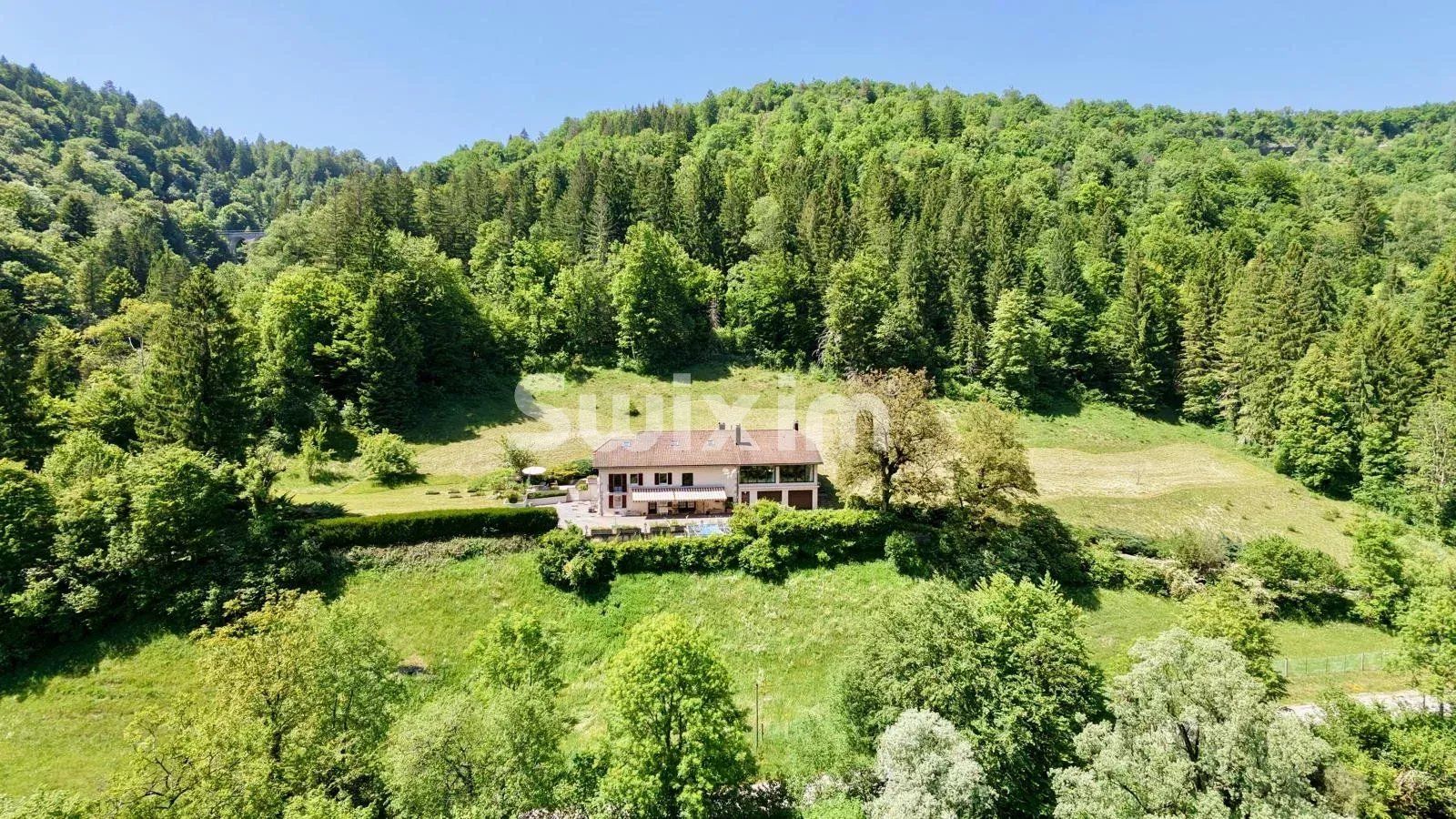 casa 11 Camere in vendita su Saint-Claude (39200)