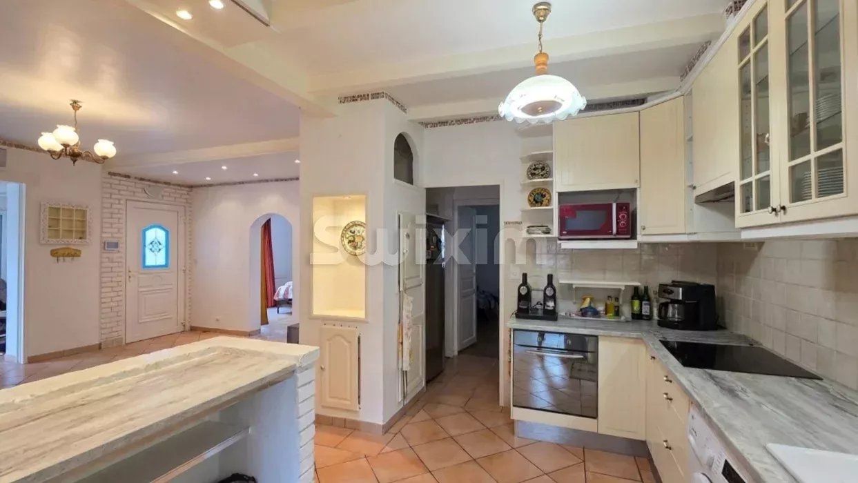 house 5 Rooms for sale on Rochefort-du-Gard (30650)
