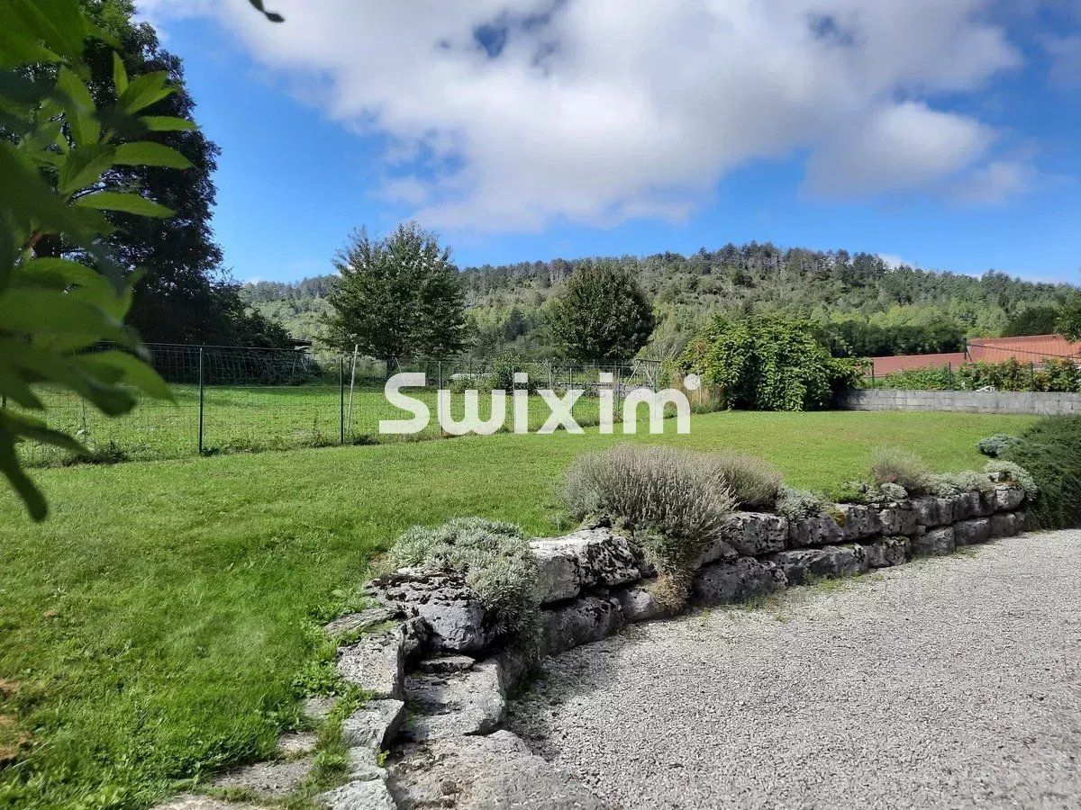 casa 7 Camere in vendita su Arinthod (39240)