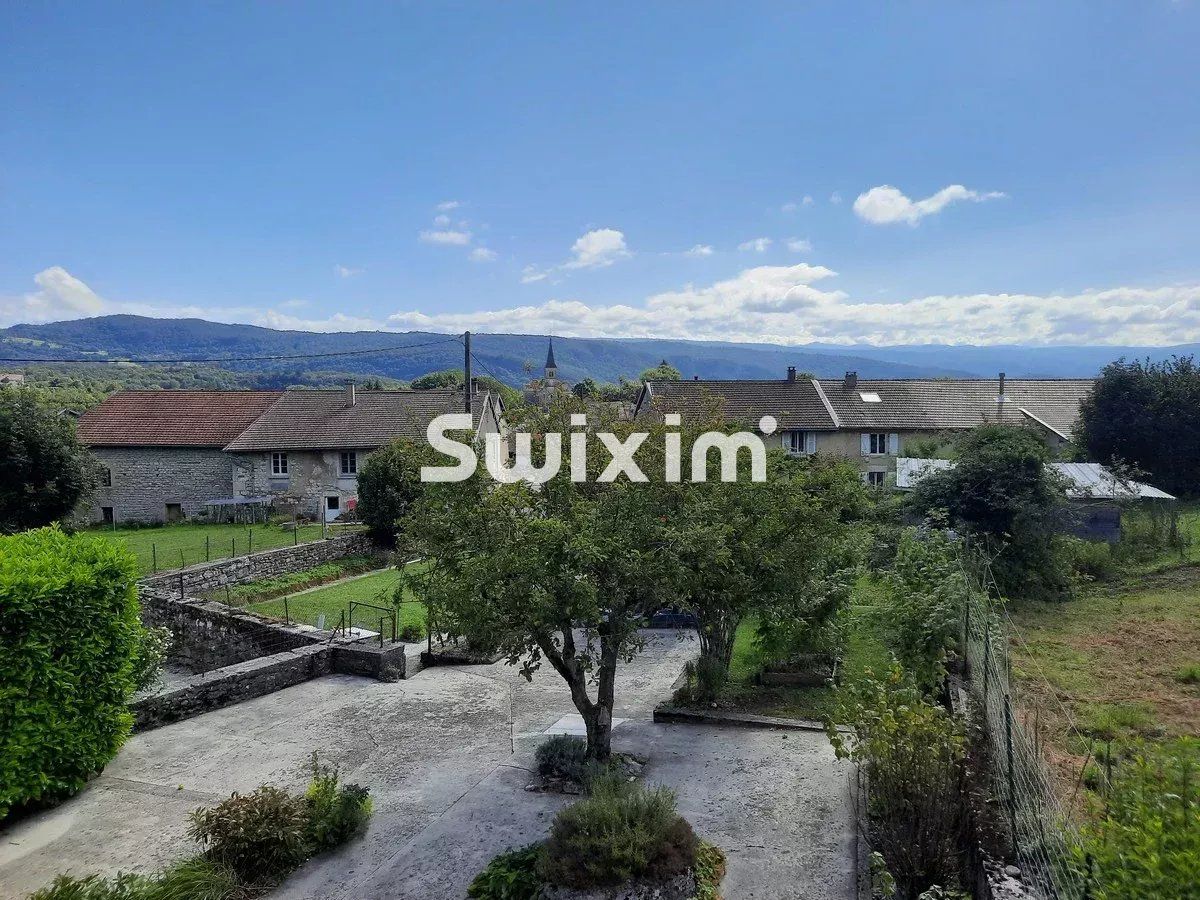 casa 7 Camere in vendita su Arinthod (39240)
