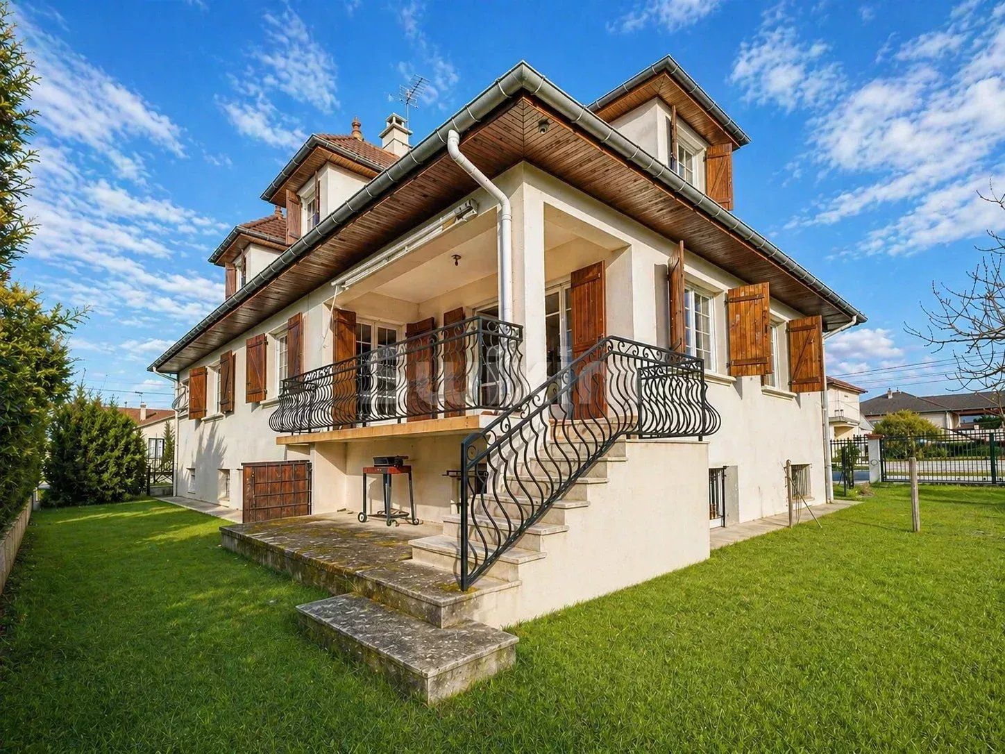 proprietà 13 Camere in vendita su Décines-Charpieu (69150)