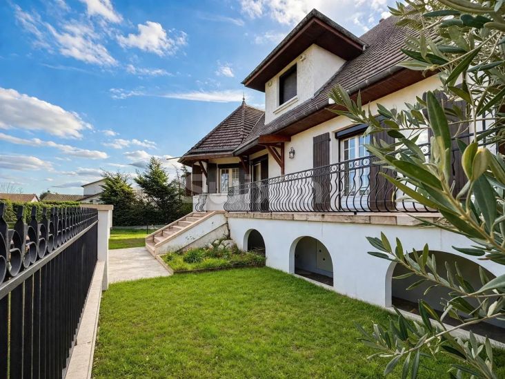 Vente Propriété Décines-Charpieu 13&nbsp;Pièces 261.34&nbsp;m²