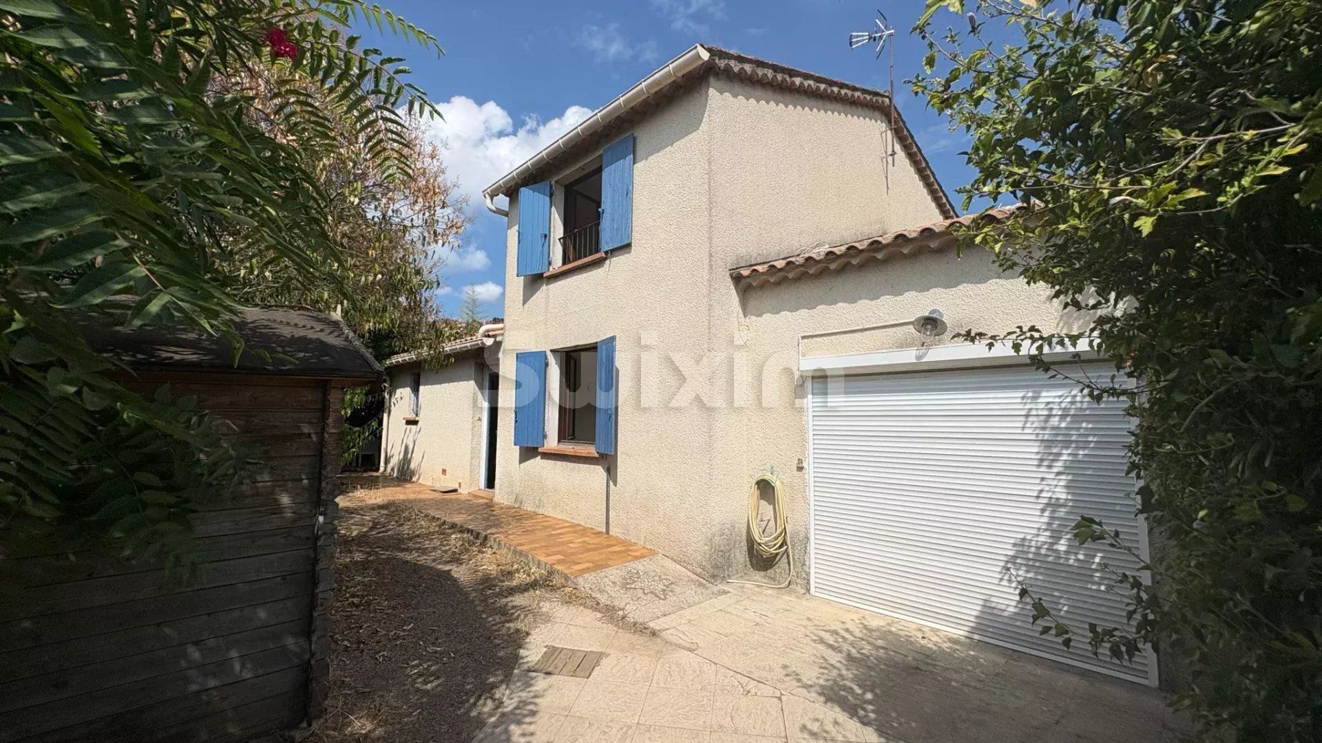 house 6 Rooms for sale on Alès (30100)