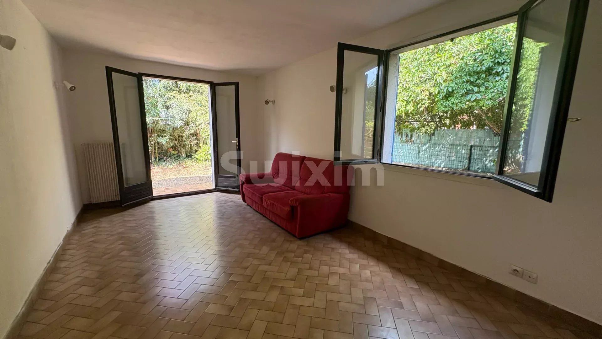 house 6 Rooms for sale on Alès (30100)