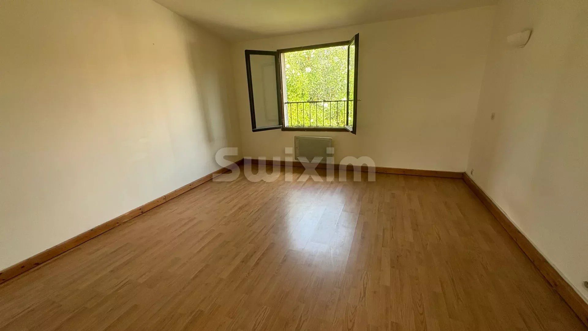 house 6 Rooms for sale on Alès (30100)
