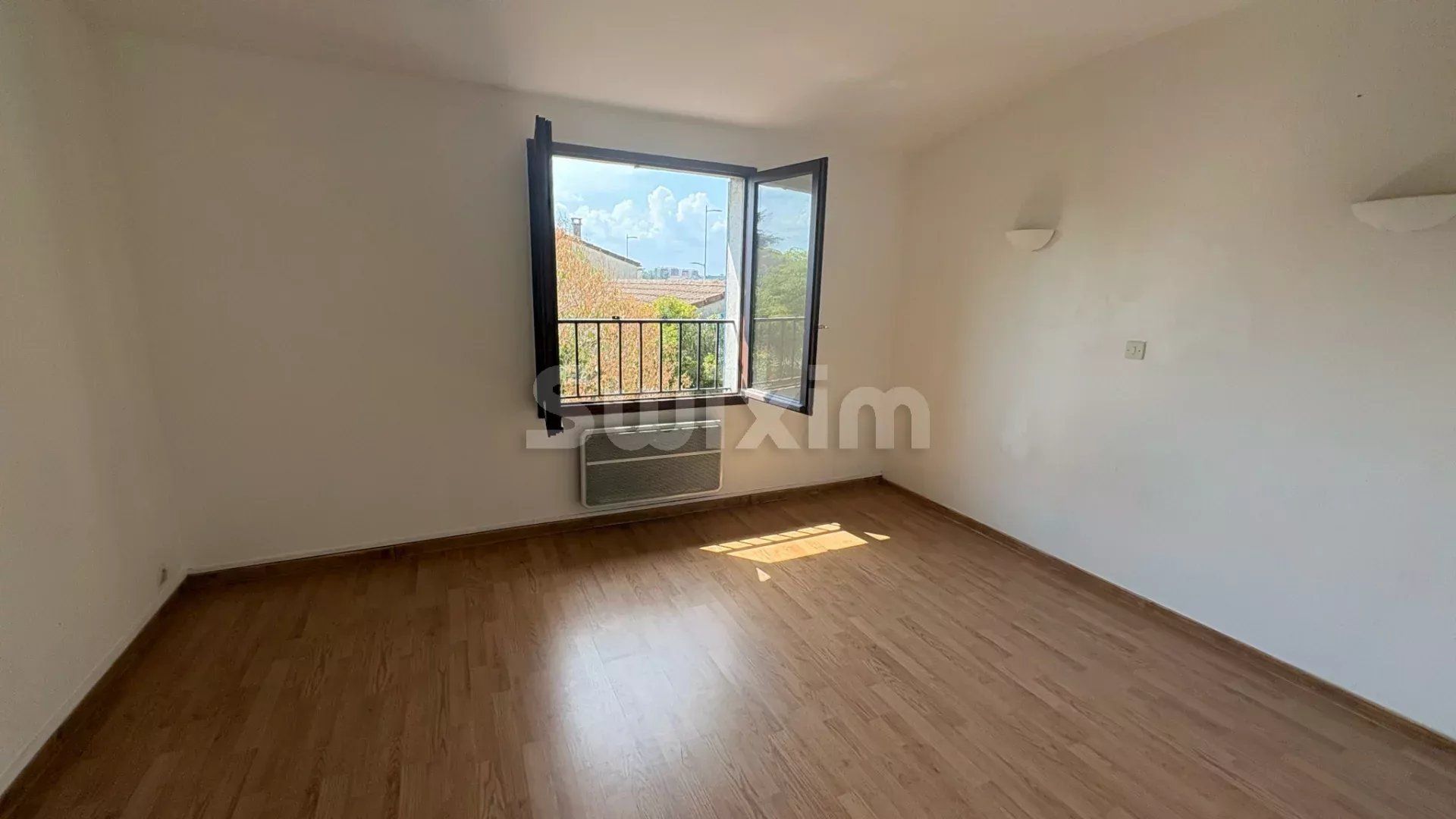 house 6 Rooms for sale on Alès (30100)