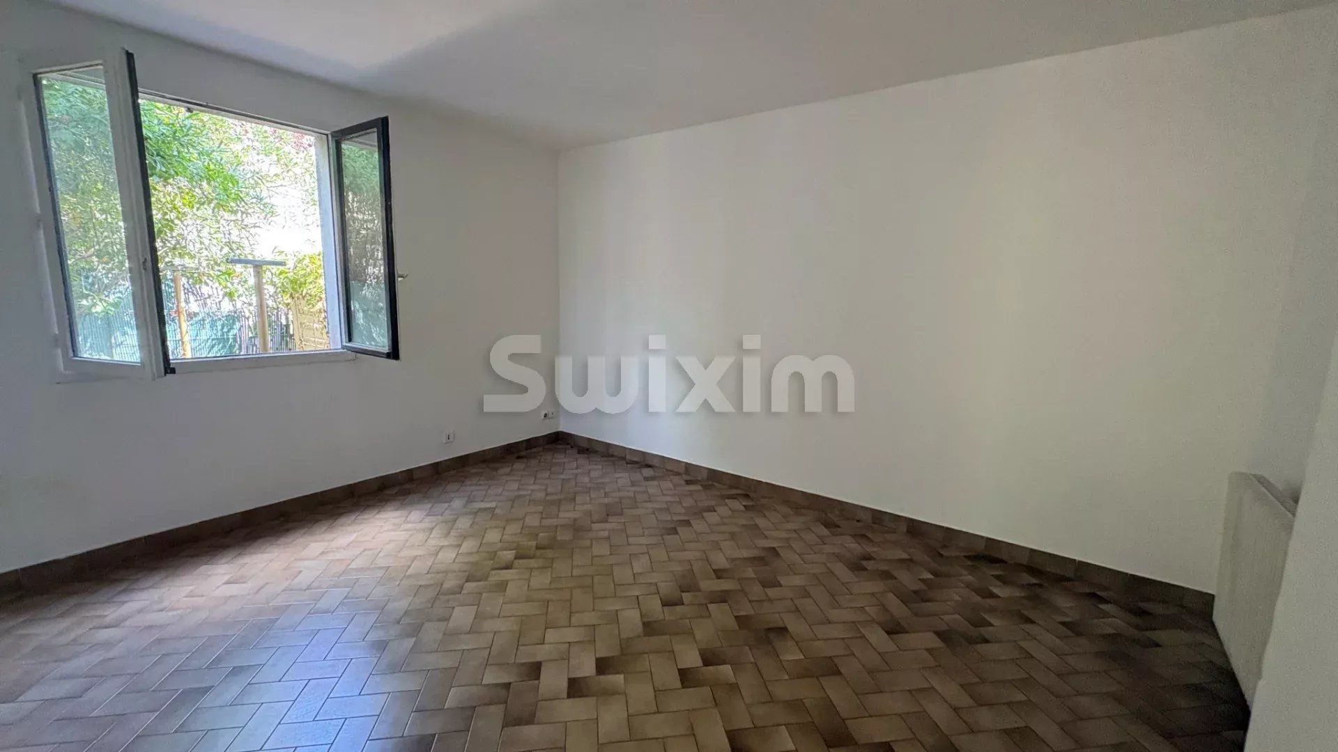 house 6 Rooms for sale on Alès (30100)
