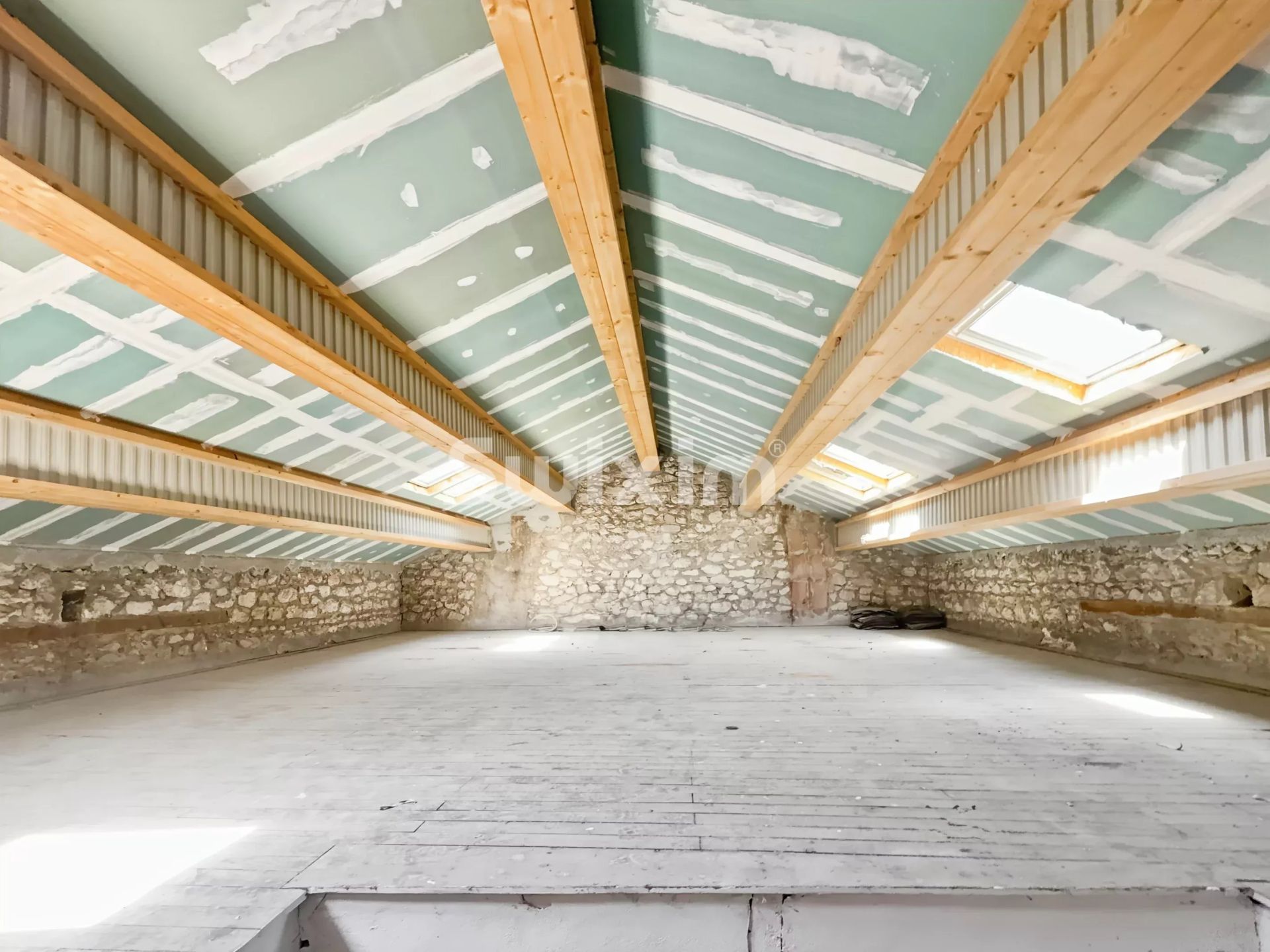 casa 5 Camere in vendita su Pierrelatte (26700)