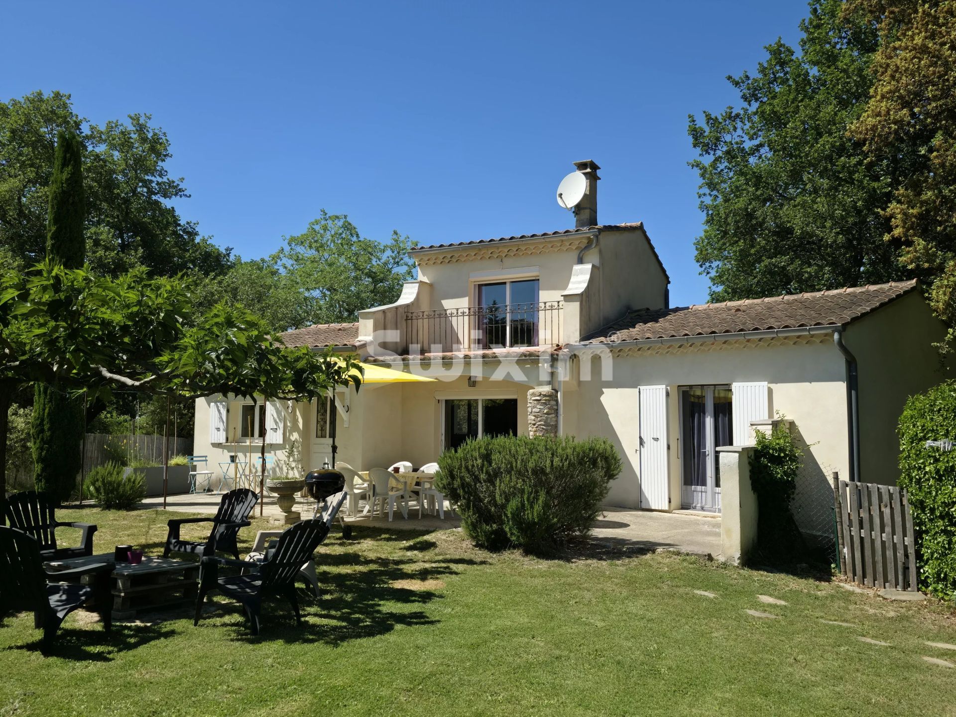 casa 8 Camere in vendita su Valréas (84600)