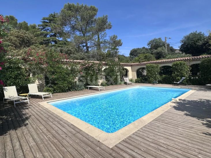 Vente Propriété Nîmes 6&nbsp;Pièces 210&nbsp;m²