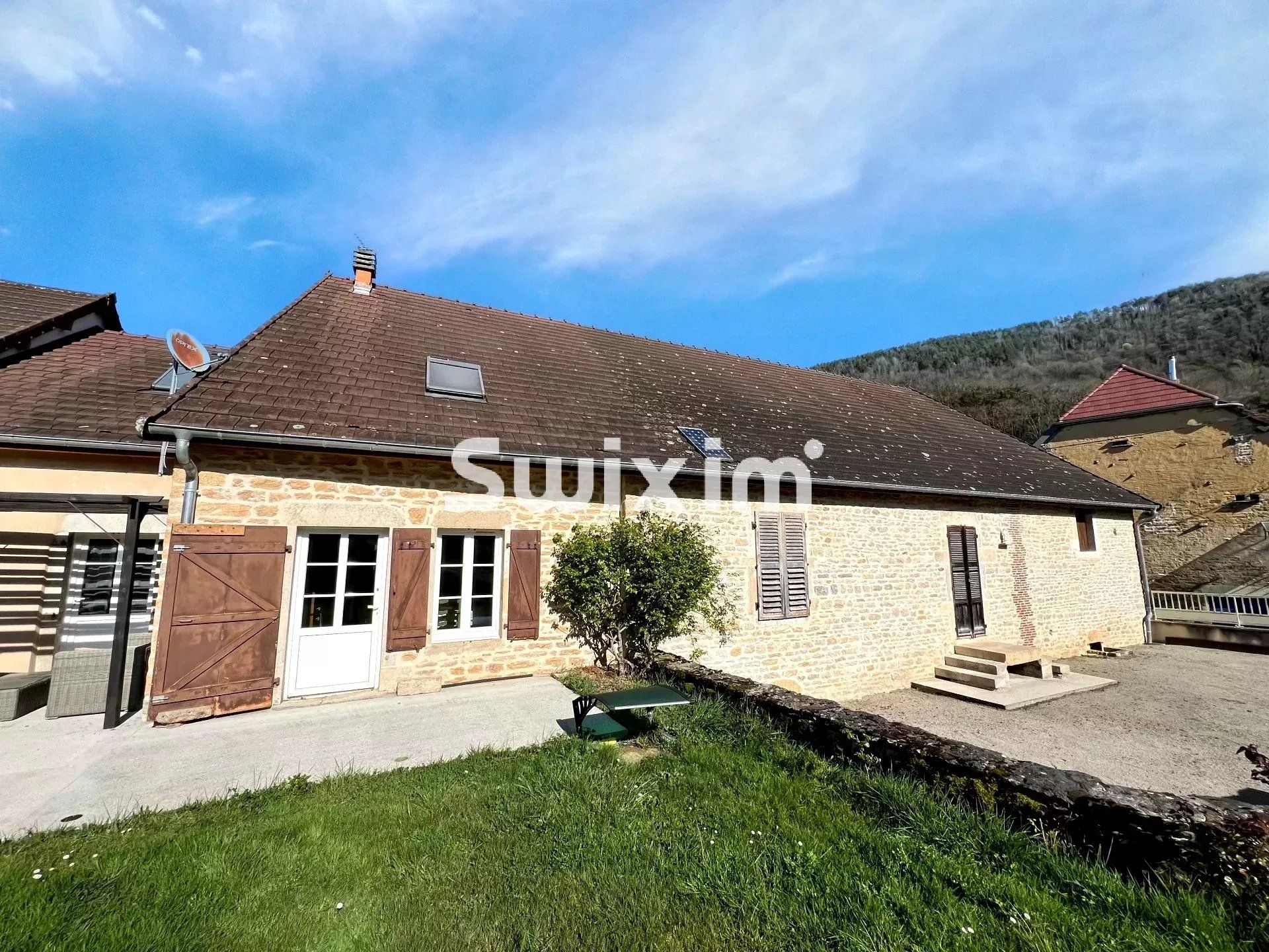 casa 12 Camere in vendita su Lons-le-Saunier (39000)