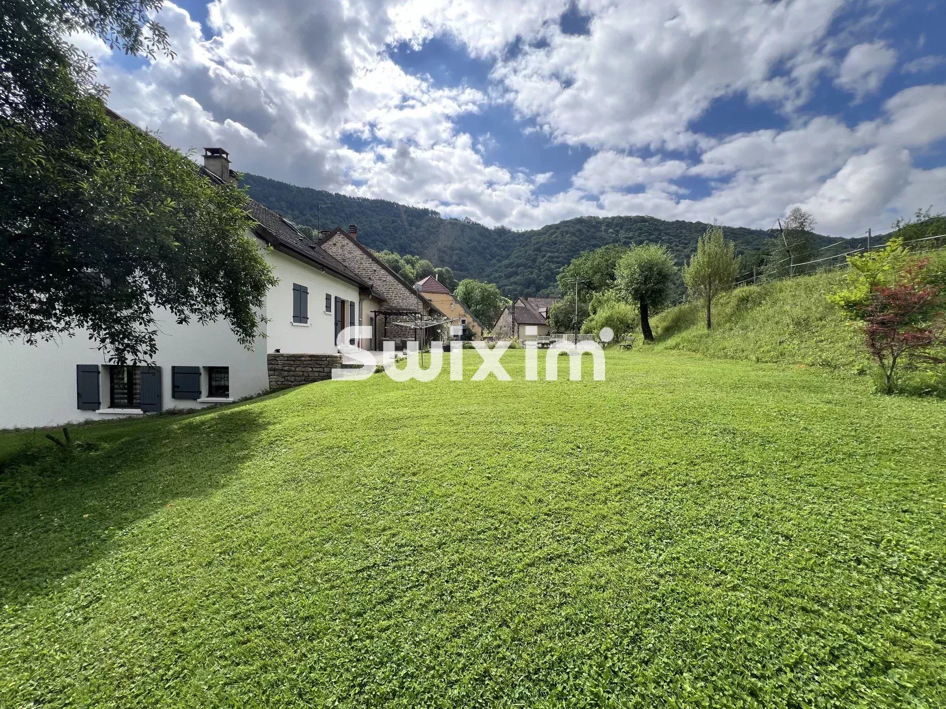 casa 12 Camere in vendita su Lons-le-Saunier (39000)