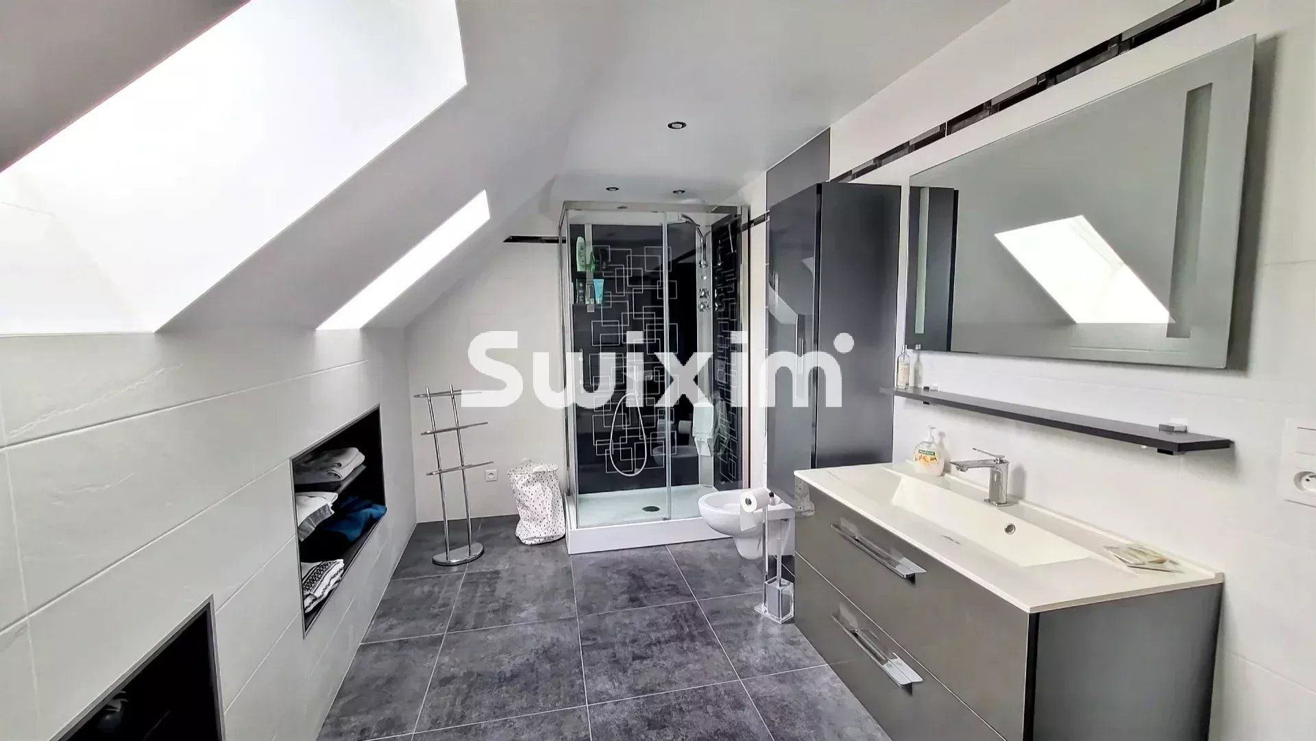 casa 12 Camere in vendita su Lons-le-Saunier (39000)