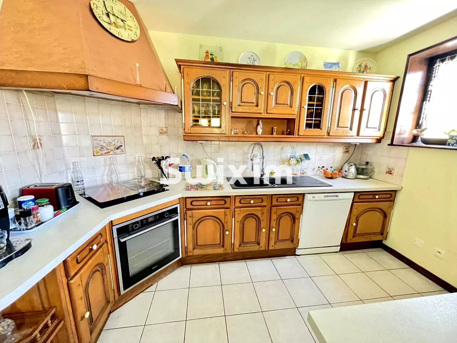 casa 12 Camere in vendita su Lons-le-Saunier (39000)