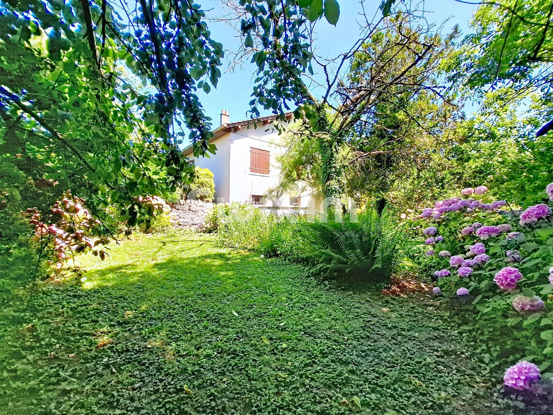 casa 5 Camere in vendita su Gaillard (74240)