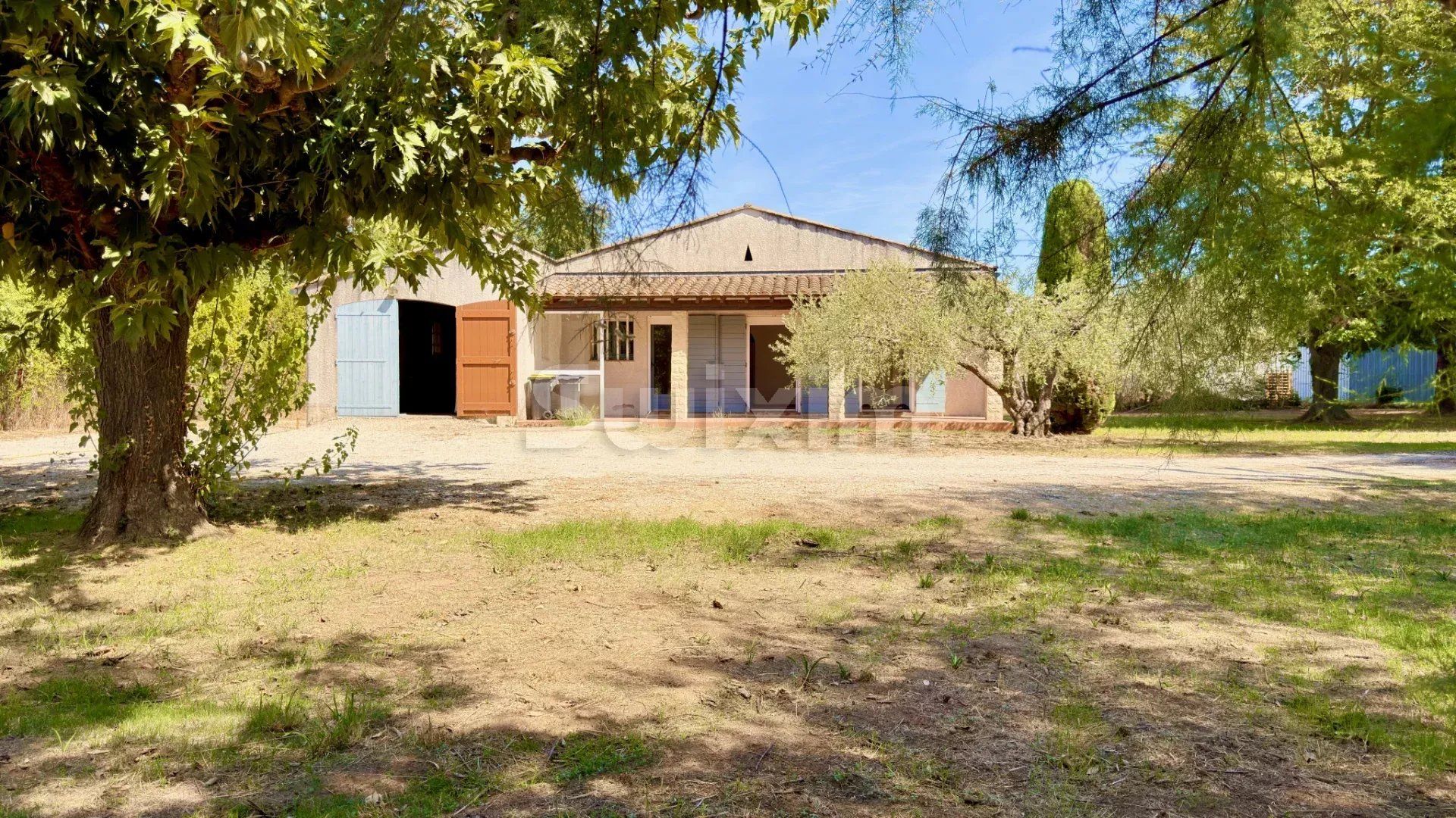 villa 4 Rooms for sale on Sernhac (30210)