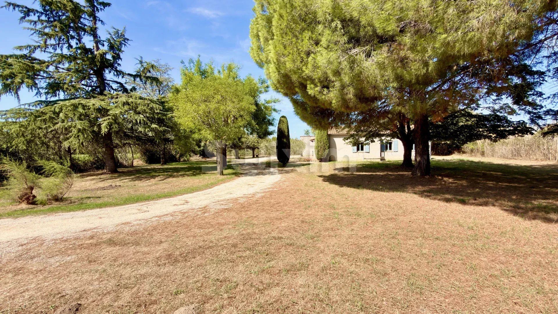 villa 4 Rooms for sale on Sernhac (30210)