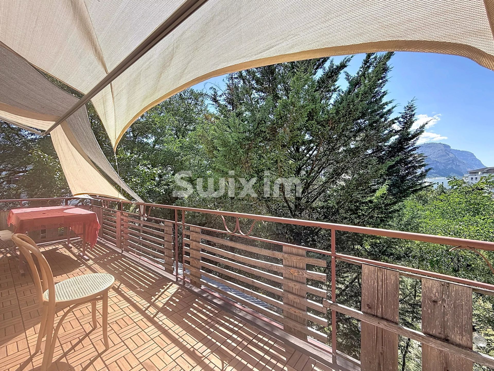 casa 10 Camere in vendita su Annemasse (74100)