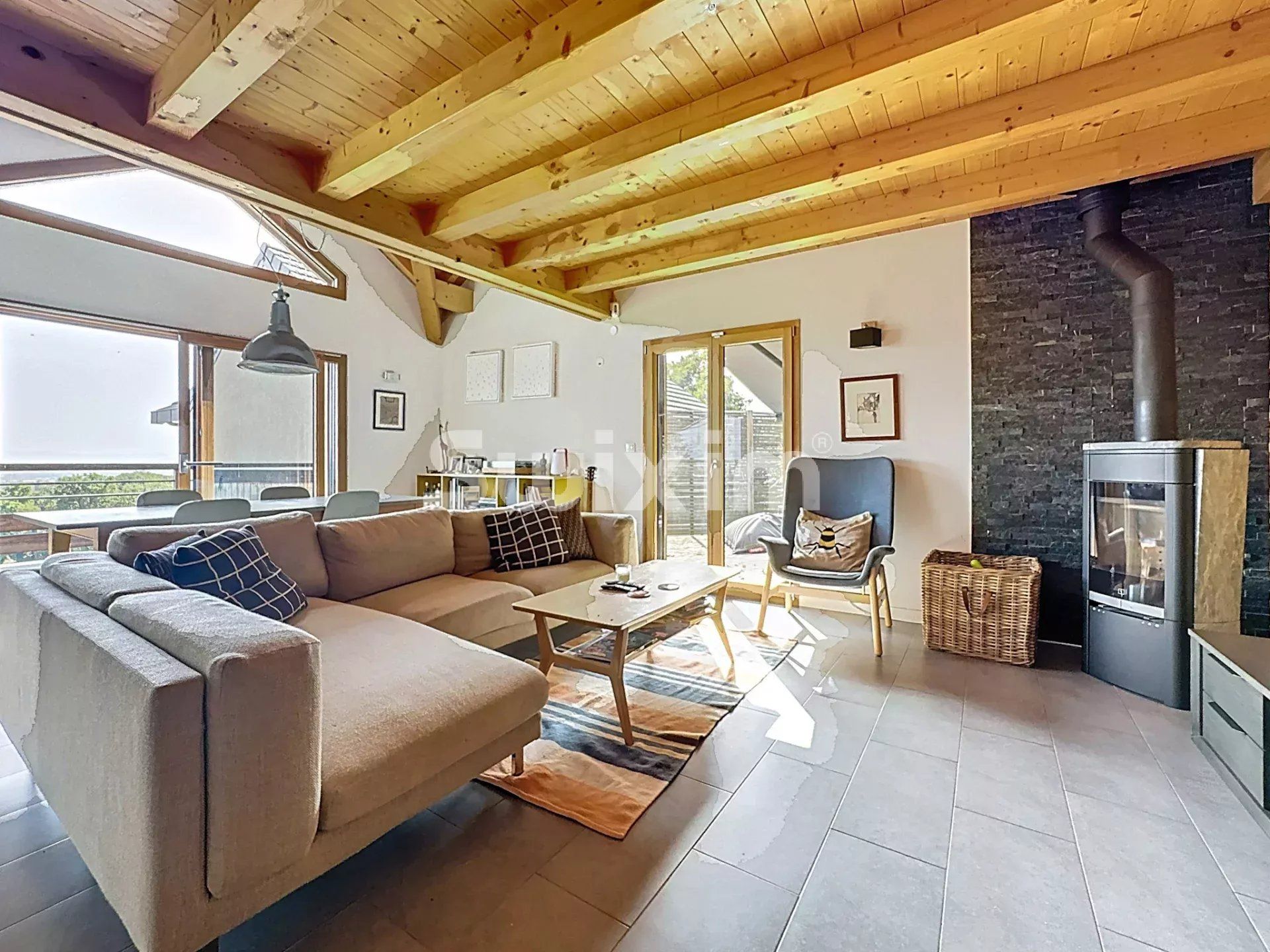 casa 6 Quartos para venda sobre Grilly (01220)