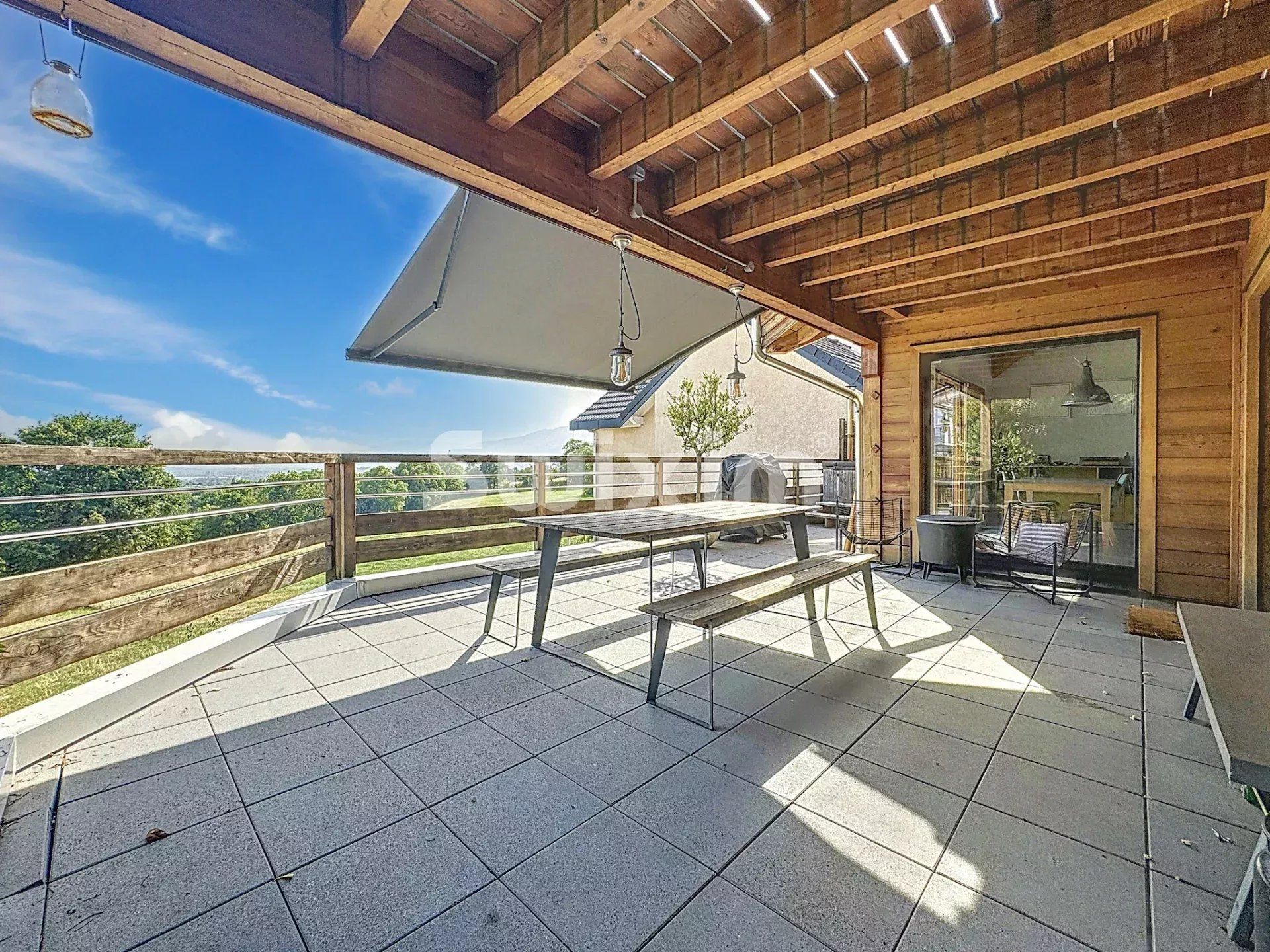 casa 6 Quartos para venda sobre Grilly (01220)