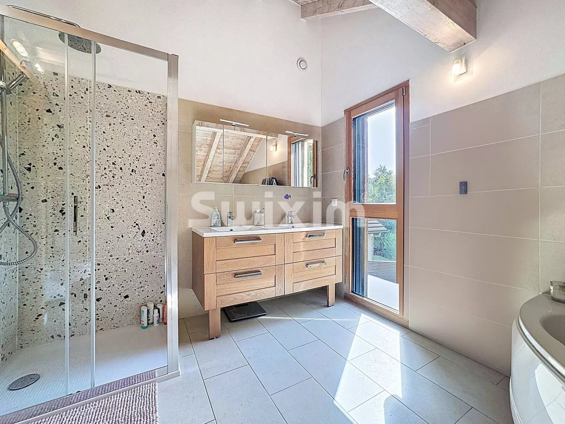 casa 6 Quartos para venda sobre Grilly (01220)