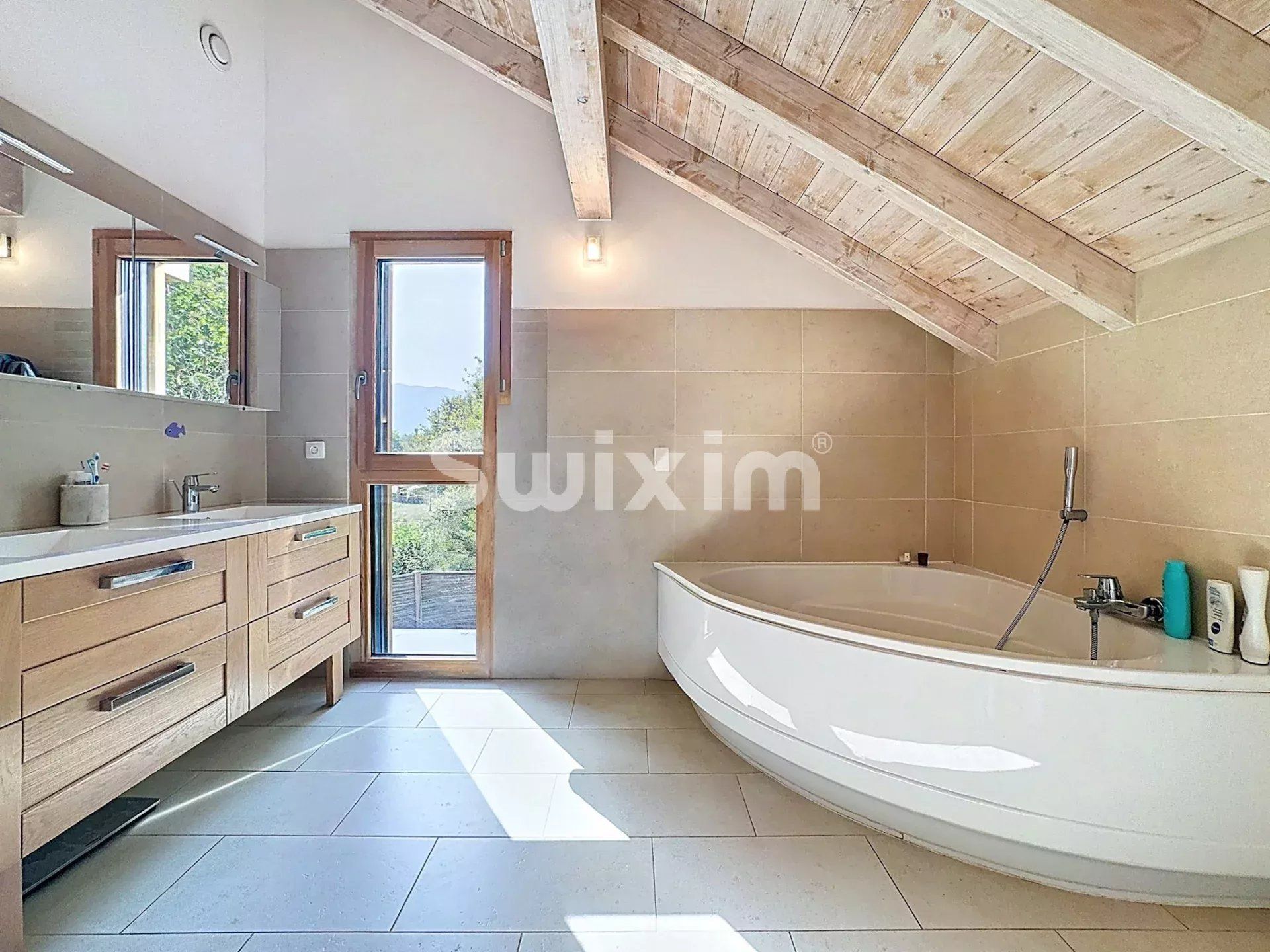 casa 6 Quartos para venda sobre Grilly (01220)
