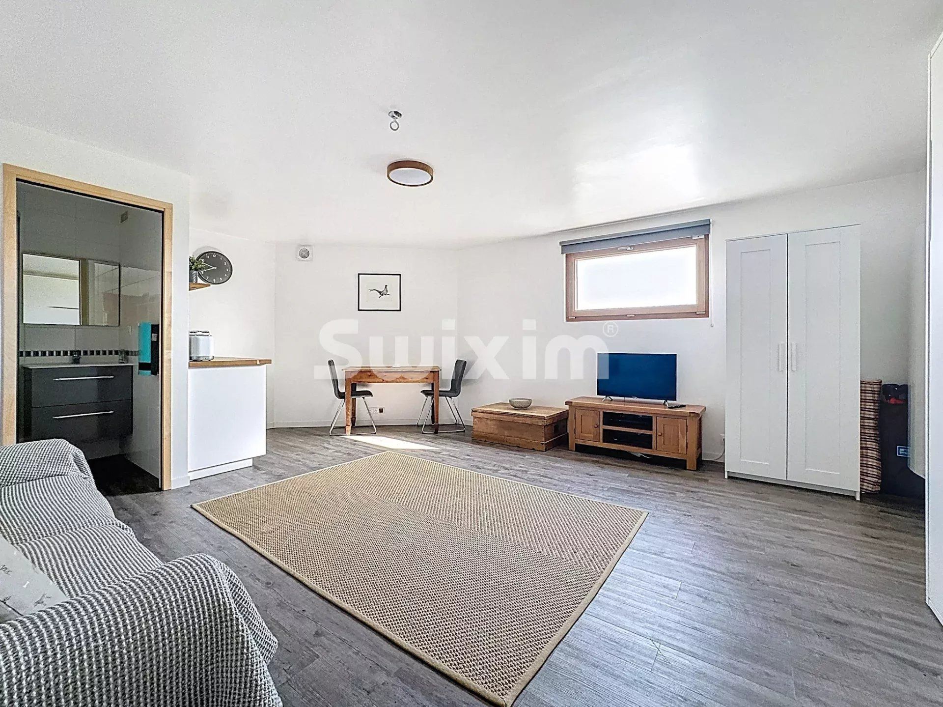 casa 6 Quartos para venda sobre Grilly (01220)