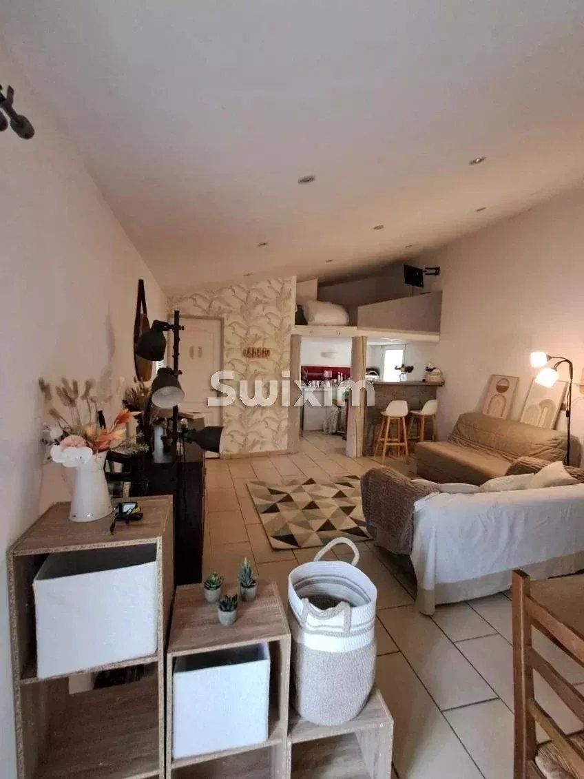 building 6 Rooms for sale on Orange (84100)
