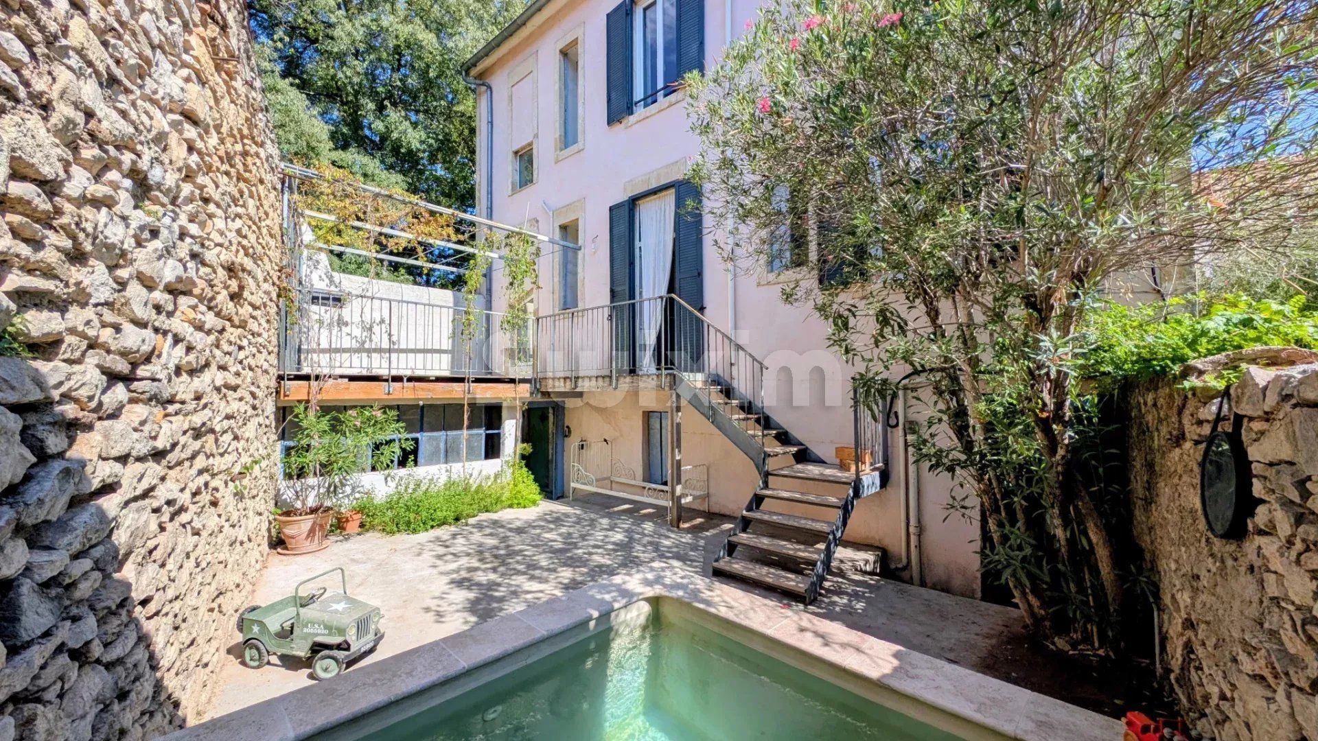 casa 8 Salas en venta en Nîmes (30000)