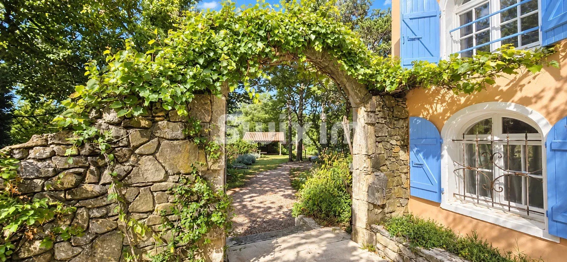 house 12 Rooms for sale on Dieulefit (26220)