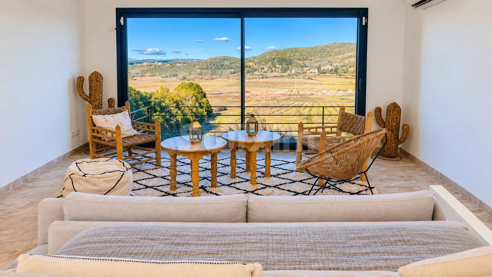 villa 8 Rooms for sale on Goudargues (30630)