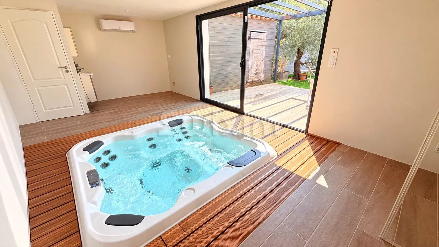 villa 8 Rooms for sale on Goudargues (30630)