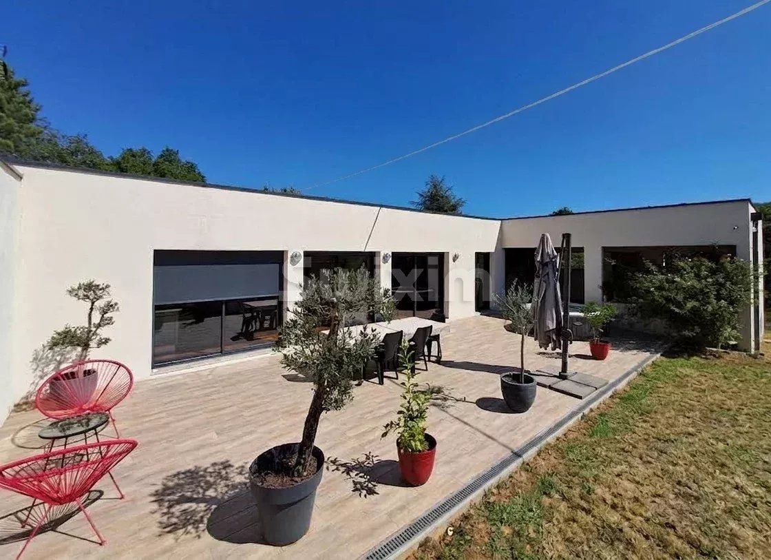 villa 8 Rooms for sale on Vallon-Pont-d'Arc (07150)