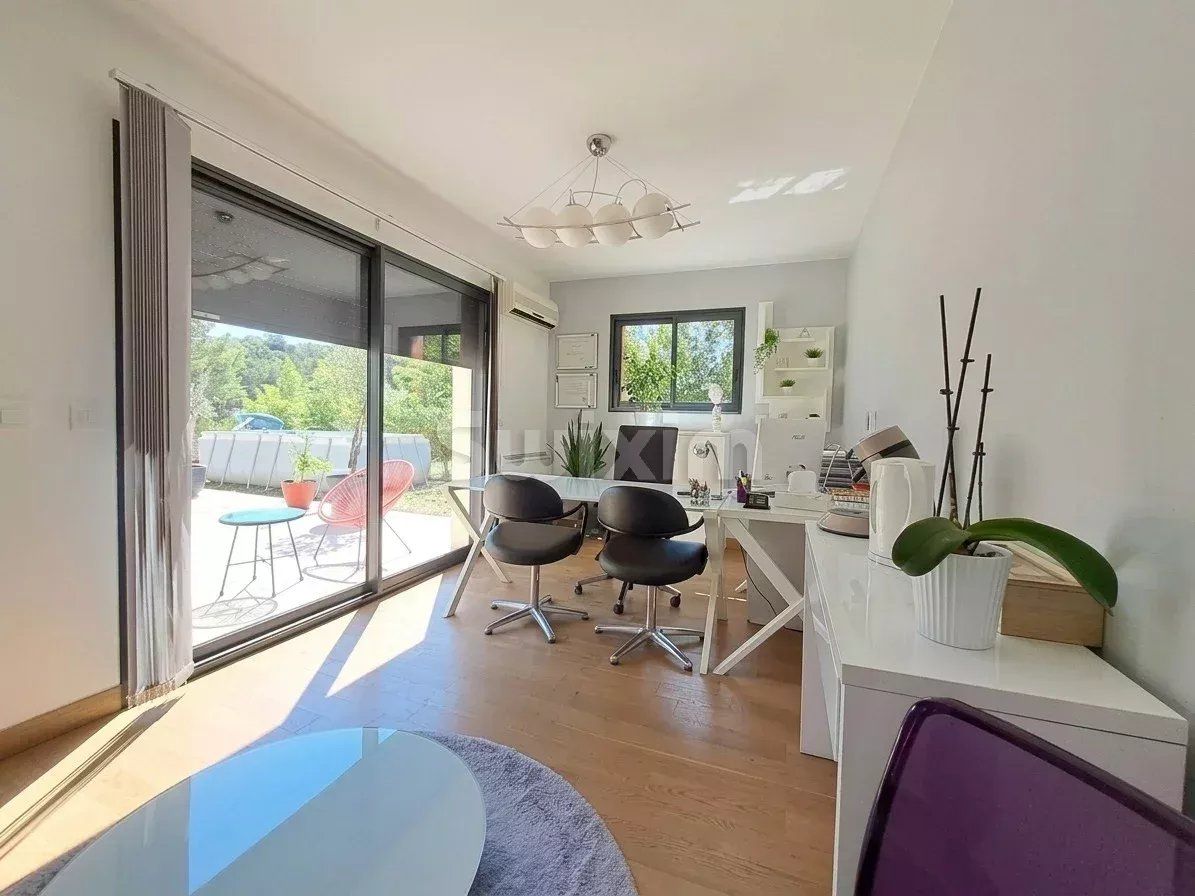 villa 8 Rooms for sale on Vallon-Pont-d'Arc (07150)