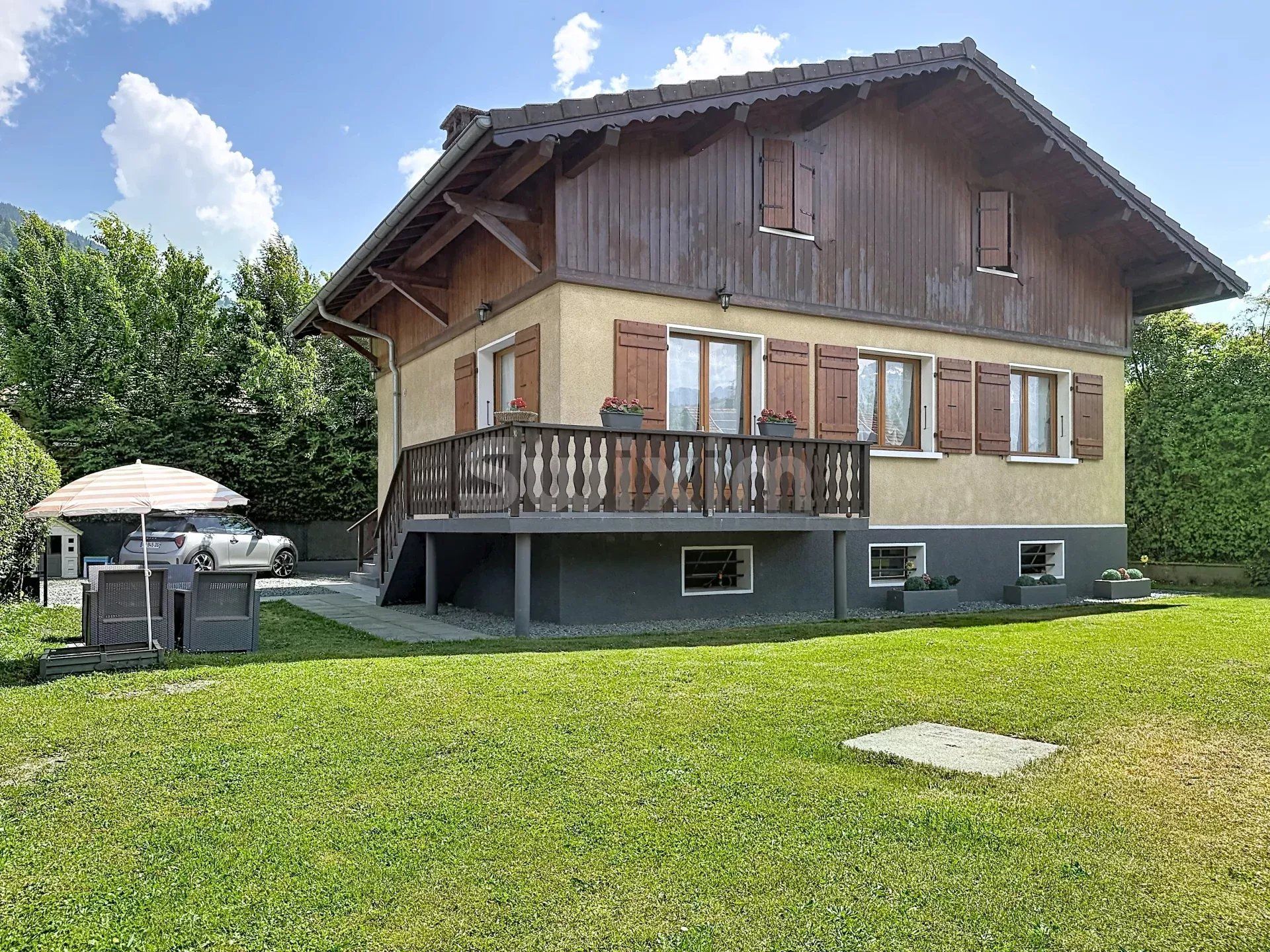 house 6 Rooms for sale on Passy (74190)