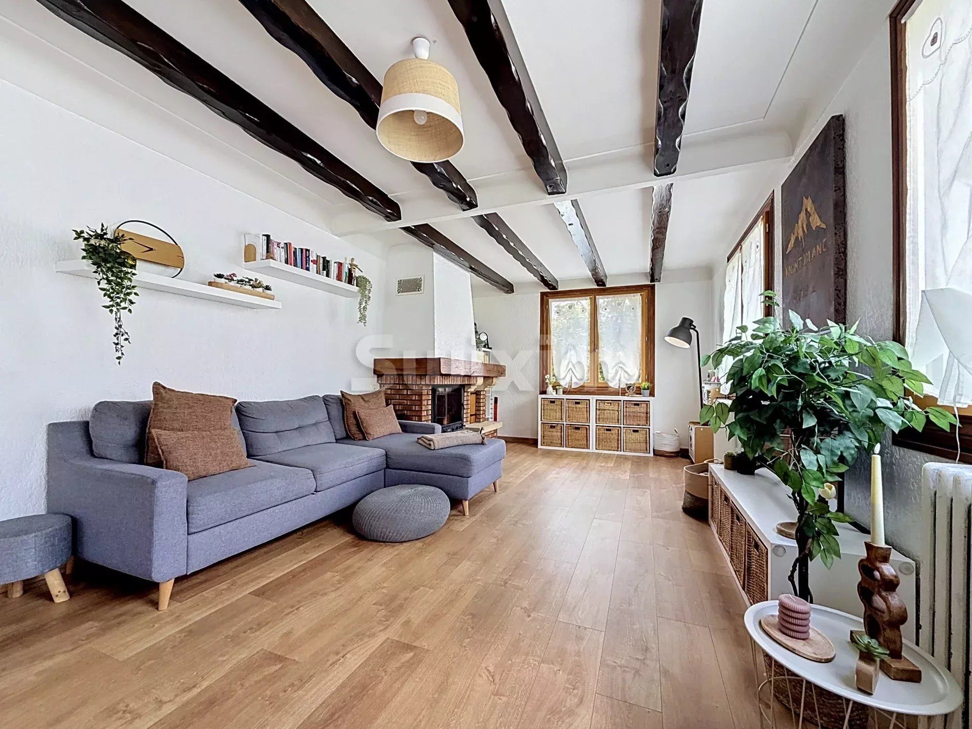 house 6 Rooms for sale on Passy (74190)