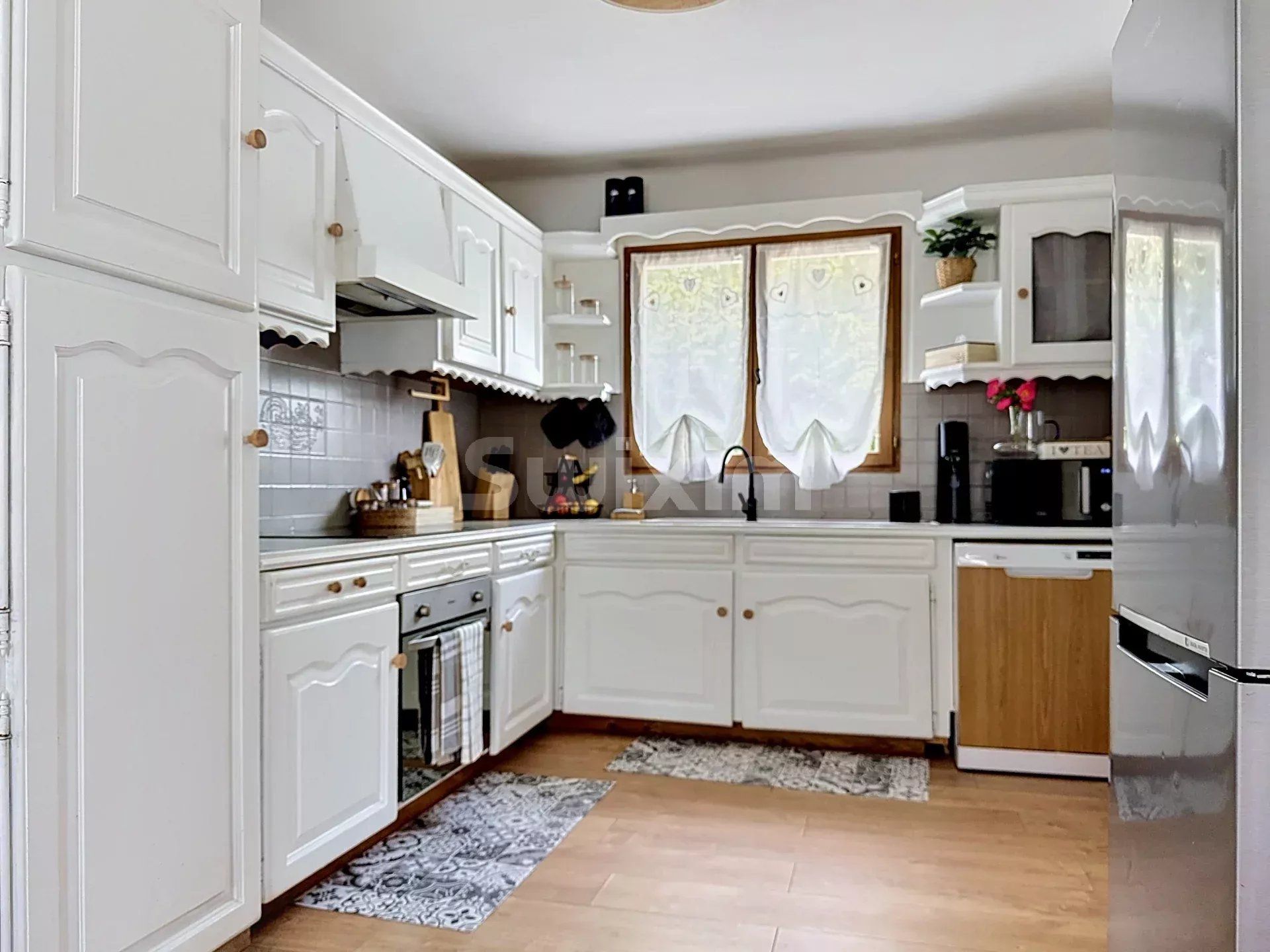 house 6 Rooms for sale on Passy (74190)