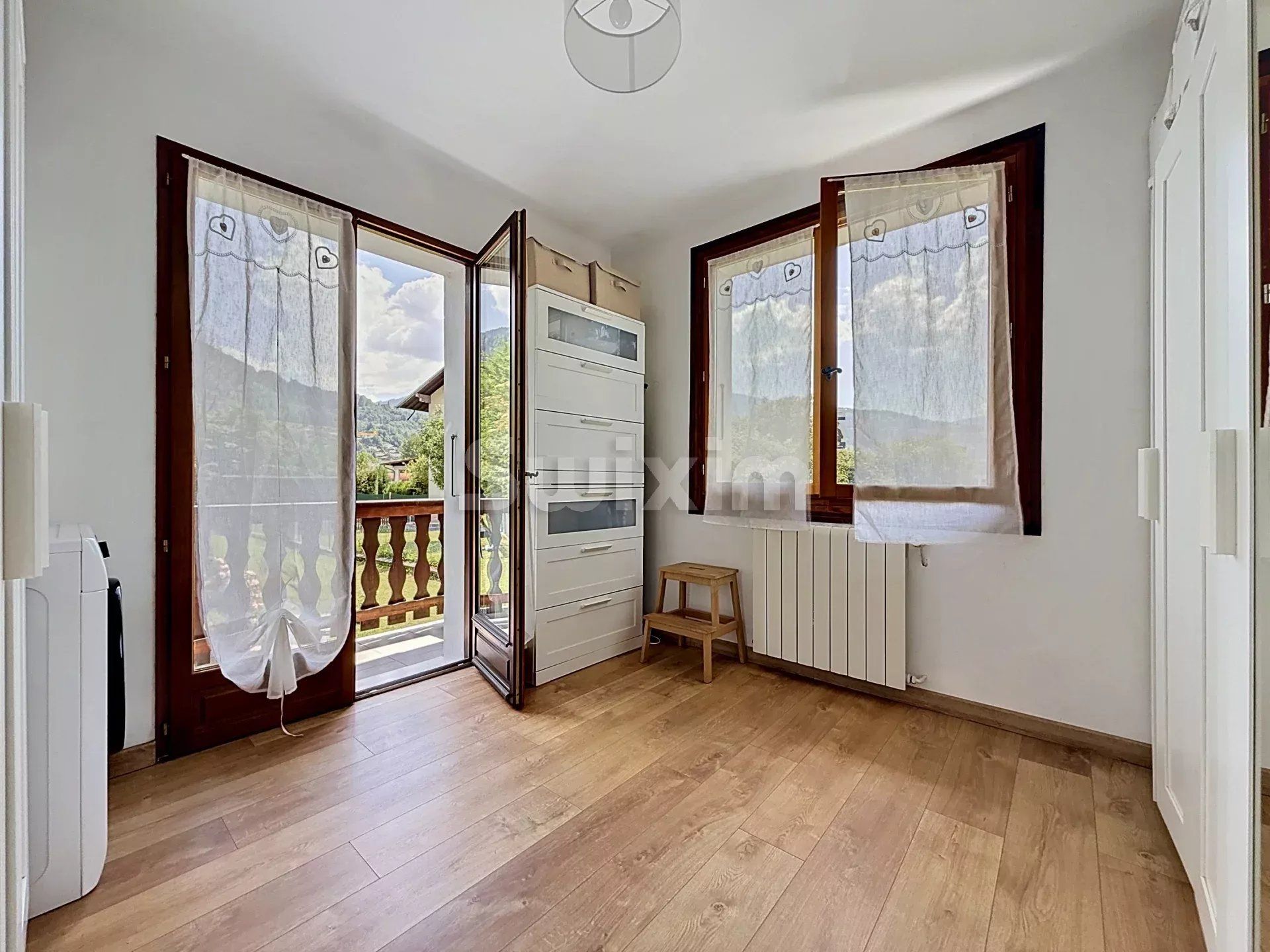 house 6 Rooms for sale on Passy (74190)