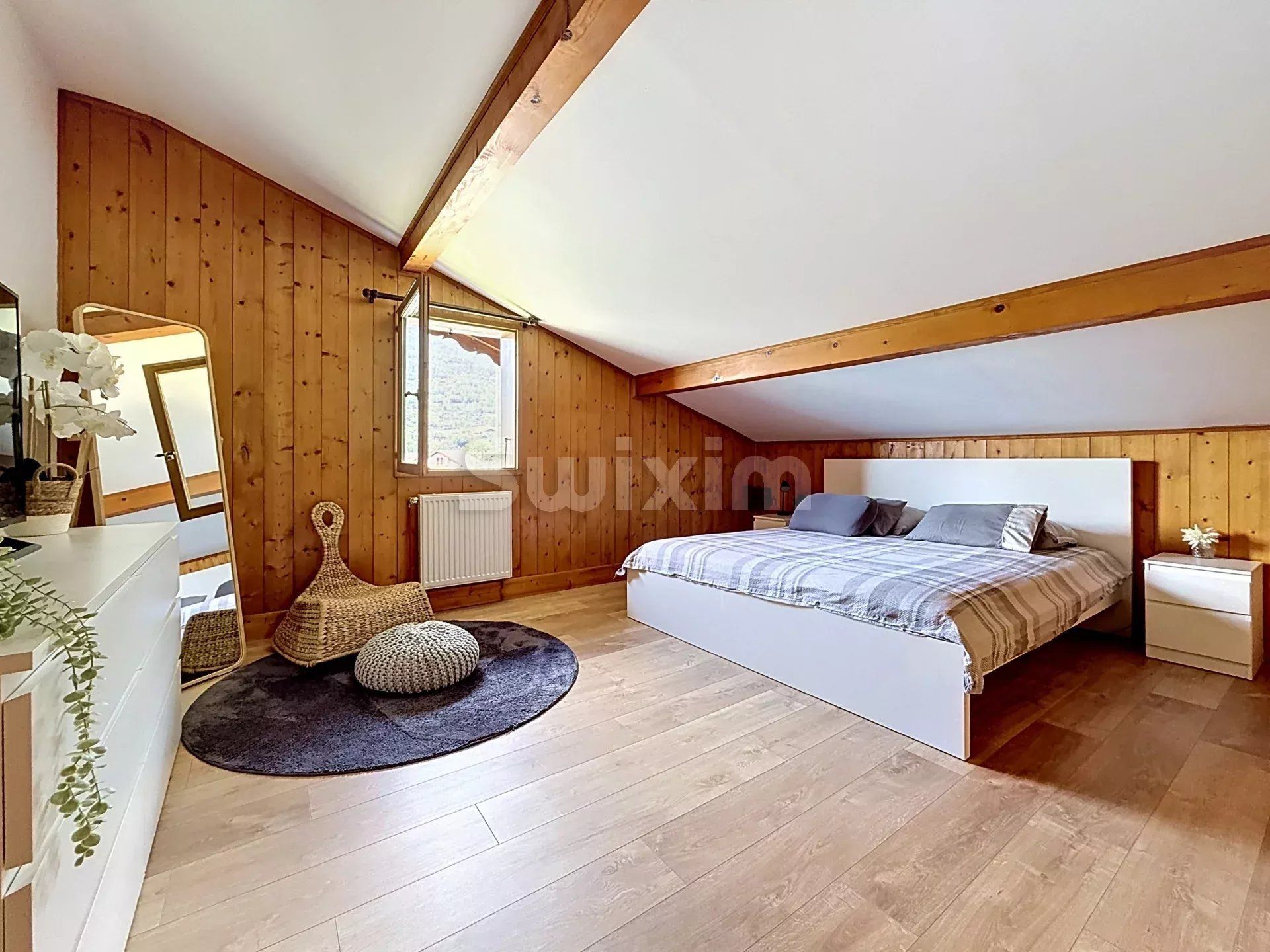 house 6 Rooms for sale on Passy (74190)