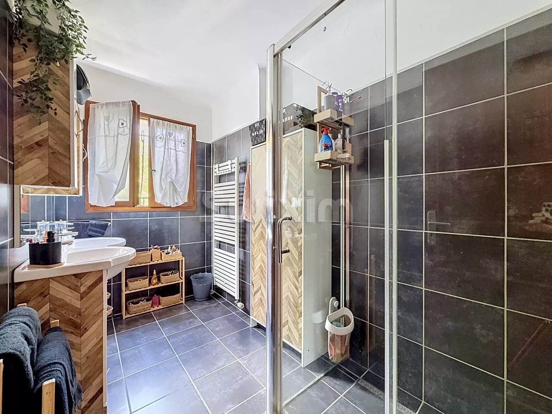 house 6 Rooms for sale on Passy (74190)